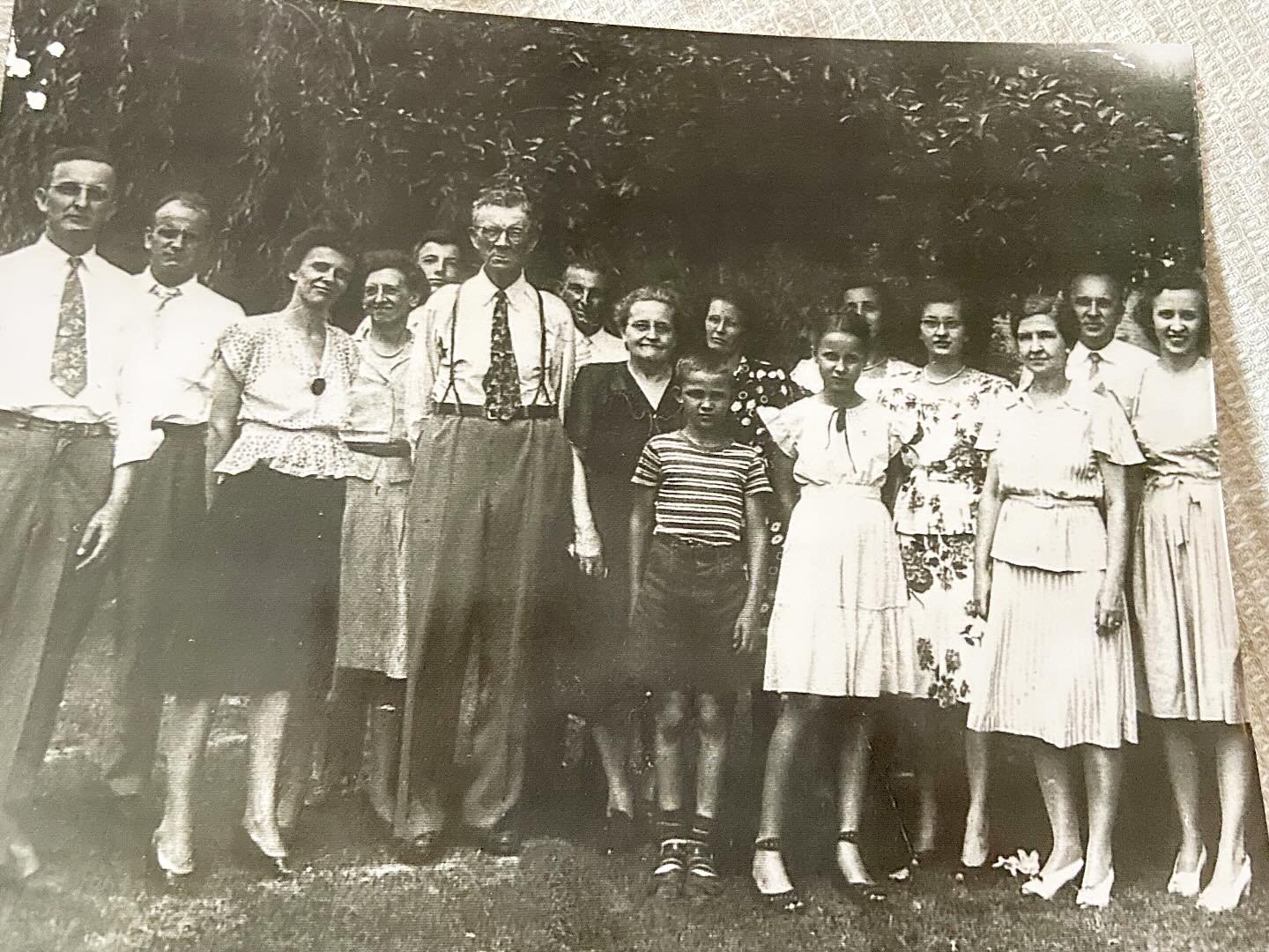 My mother Margaret (at extreme right) at her parents&rsquo; 50 anniversary in 1942.😌