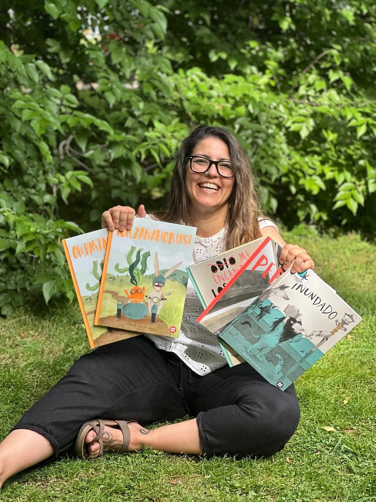 I had the most amazing time at the @ferialibromadrid !
Thank you very much @bindi.books for inviting me. I loved signing books at @bindi.books @panta_rhei_madrid @laanonimalib and @liberespacio 
Thank you very much for everyone who came to say hello 