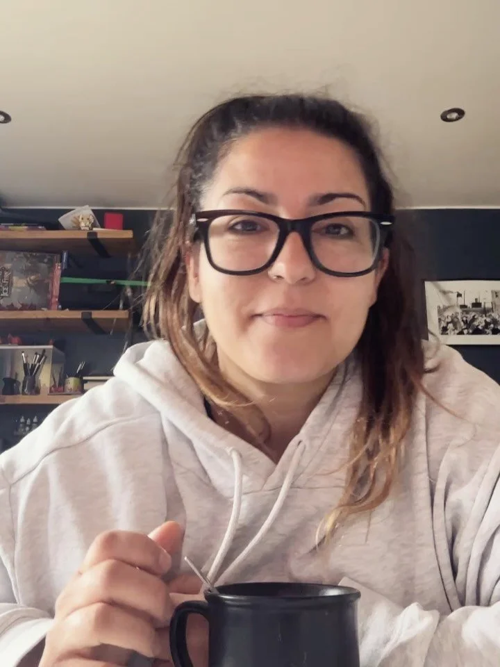 Morning everyone (apologies for my messy hair!! I had a crazy few days promoting the new book&hellip;)! 😴☕️
I am preparing my presentation for this Thursday @orangebeakstudio talk and I wonder if there is something you would like me to include? 
I r