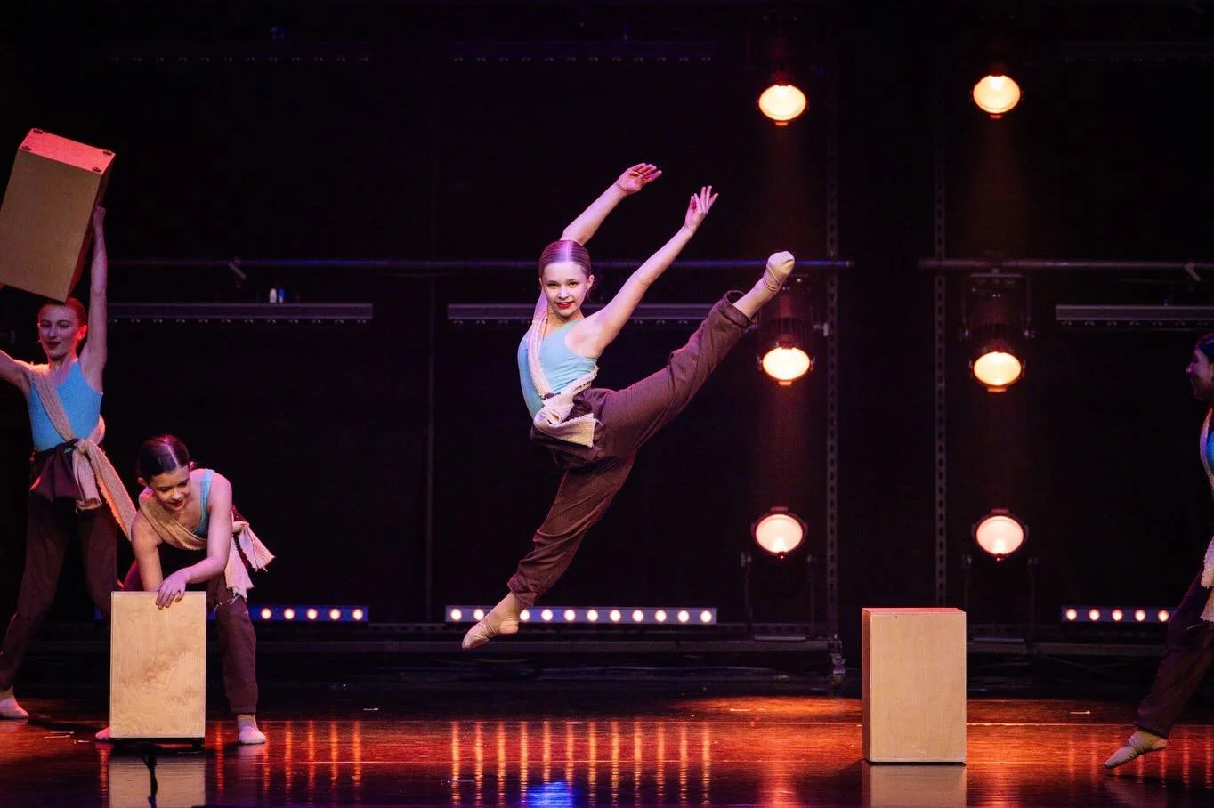 🌟 NOEL 2025 🌟 
We are SO excited to see our performers captured so beautifully! Thank you, @alexis_lund_photography! 
 
#noel #prairieschoolofdance #psod #psodlove #dancemn #christmasshow