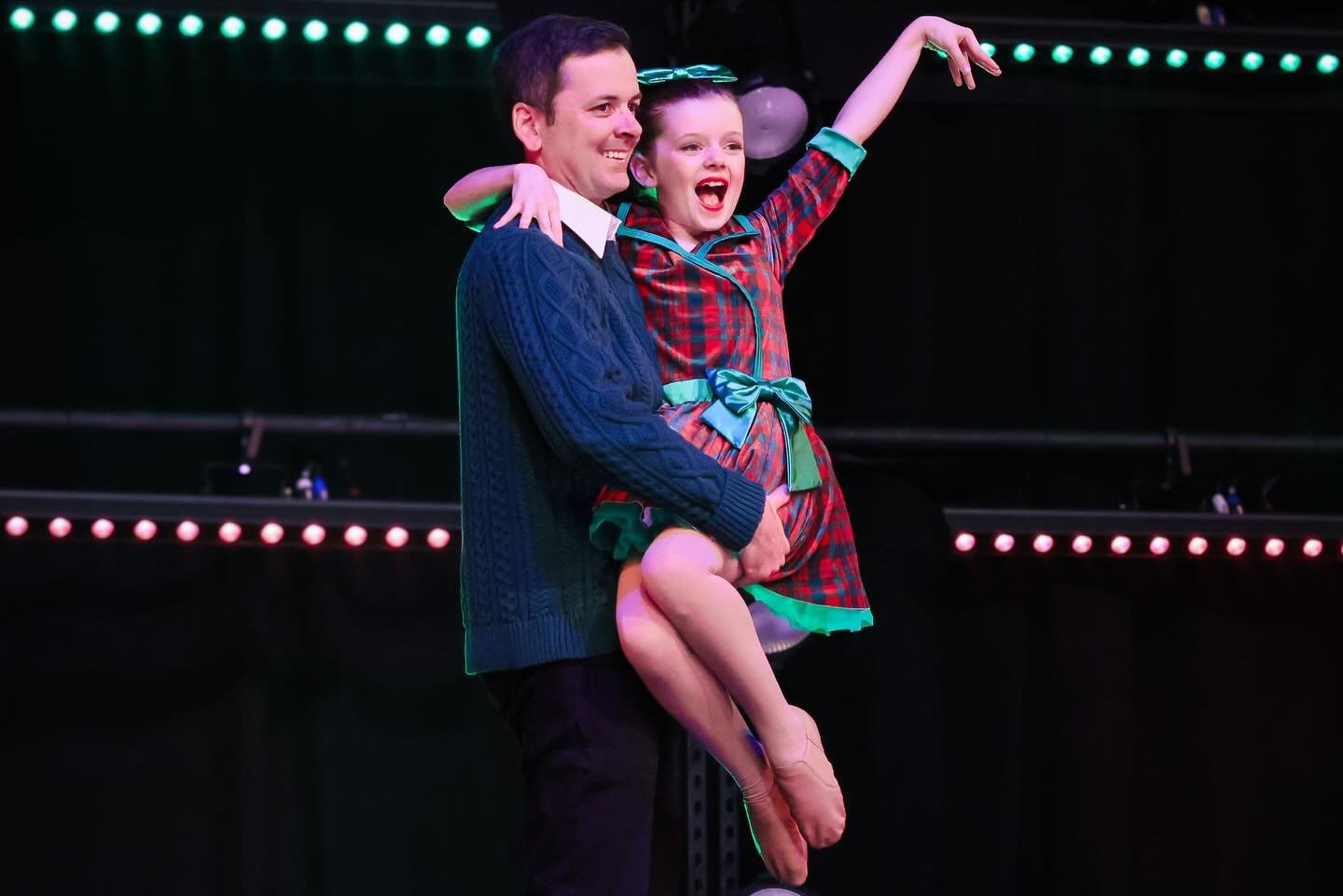 🌟 We just have to share more! We are all smiles like it&rsquo;s Christmas morning with each photo we see! 🎁 @alexis_lund_photography 

🌟 NOEL 🌟 

#noel #psodlove #psod #dancemn #christmasshow