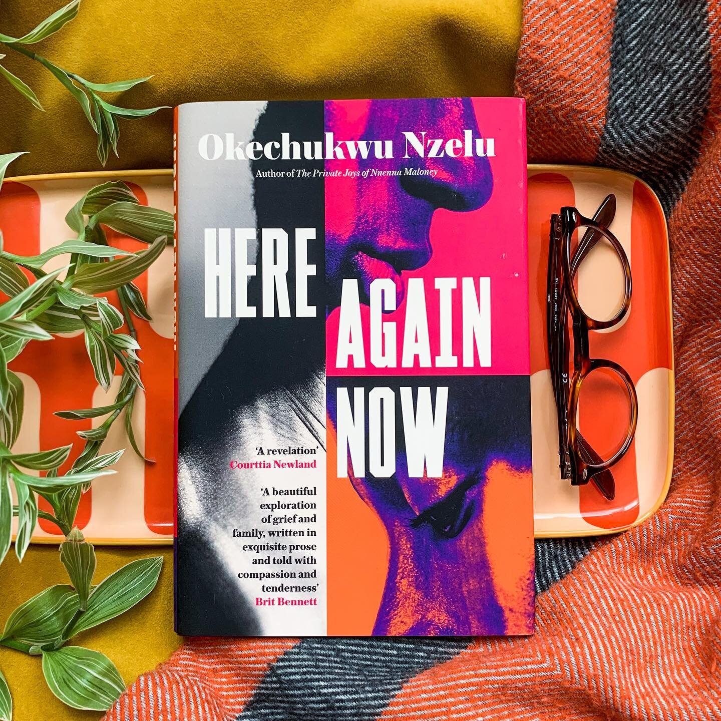 Enthusiasm is contagious 🥰⁠
⁠
When someone just has so much love for an author and/or book that it makes you want to get started reading immediately. Do you know that feeling? 💕⁠
⁠
Well, that's exactly how I feel about Here Again Now by Okechukwu N