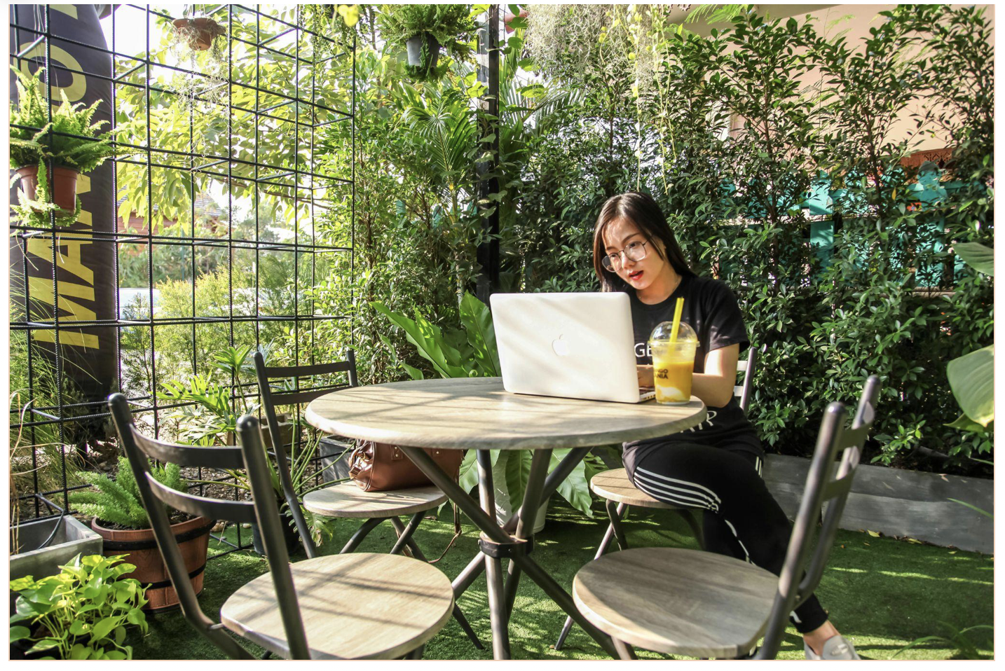 Embracing the Digital Nomad Lifestyle with Confidence and Accessibility