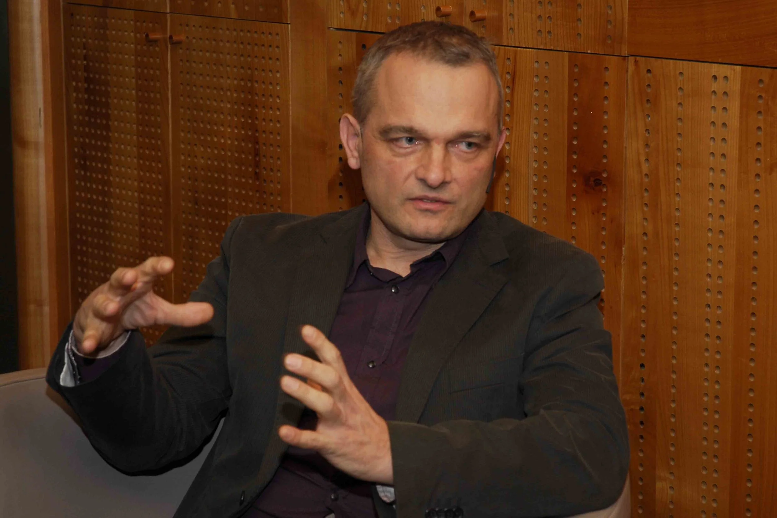 »Šibkost telesa nas dela človeške«