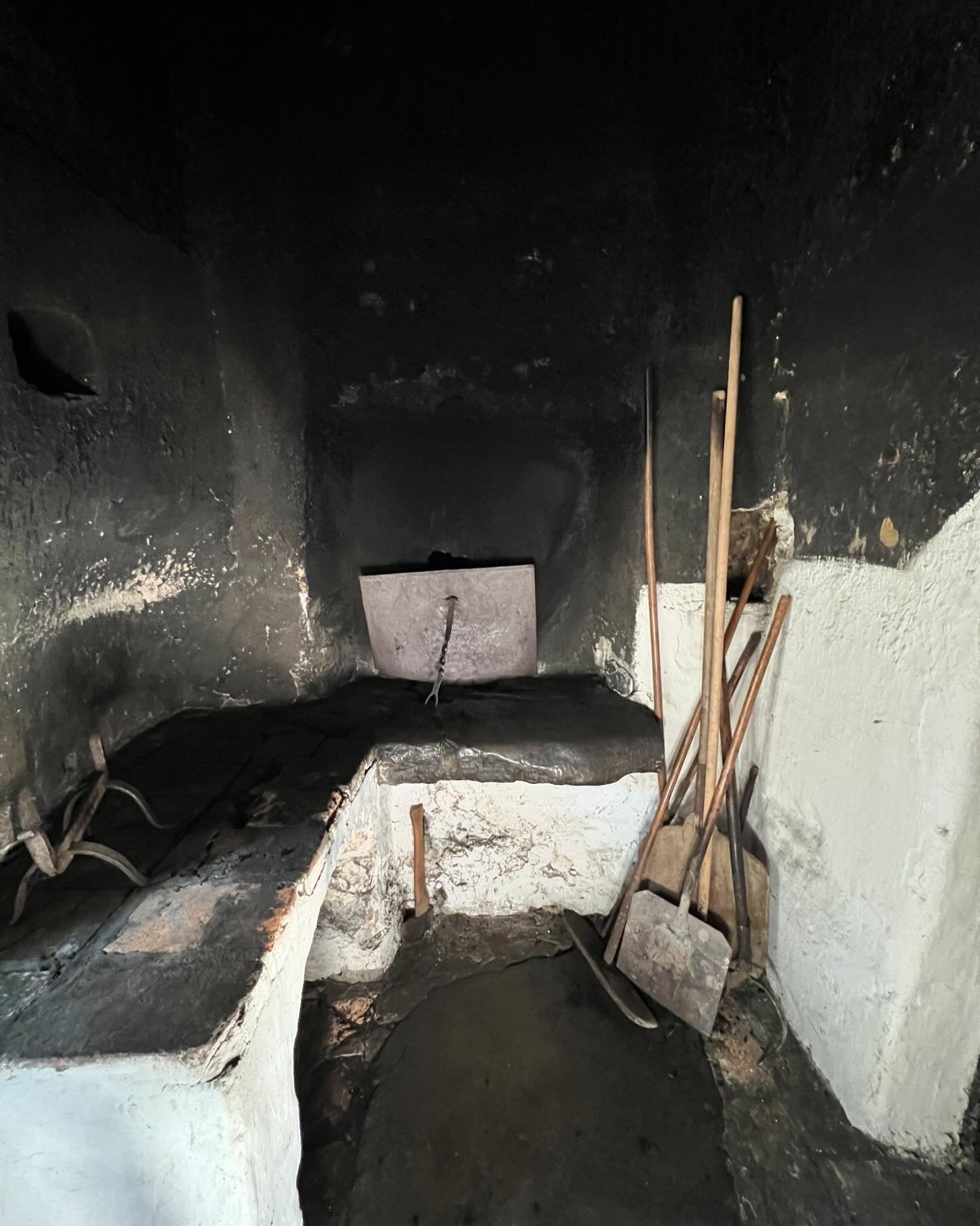 𝓞𝓾𝓻 𝓫𝓵𝓪𝓬𝓴 𝓴𝓲𝓽𝓬𝓱𝓮𝓷
 
Last week, we introduced you to our new kitchen at the homestead, which is fully equipped to meet modern standards and regulations. Soon, we&rsquo;ll be putting it to the test! 🍽️🔜
This week, we are showcasing our