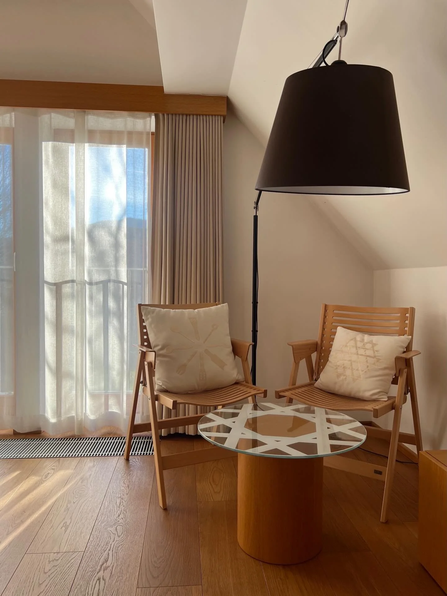 𝓝𝓪𝓼𝓽𝓪𝓿𝓲𝓽𝓮 𝓾𝓻𝓸 𝓷𝓪 𝓹𝓸č𝓪𝓼𝓲

Na vasi čas teče počasneje &ndash; in prav tu se vsak prihod spremeni v prijeten občutek. ❤️
Soba je pripravljena, kavica že di&scaron;i, dobrodo&scaron;lica pa je iskrena in topla. ☕️😊
Dobrodo&scaron;li n