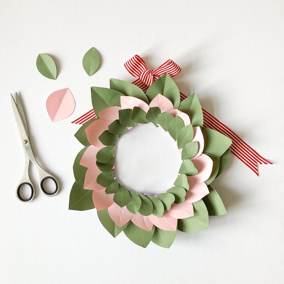 Christmas Wreath Workshop with @ewslondon ⭐️⁠
⁠
Some talented wreath makers in this group!! Such a pleasure to see the different ideas people came up with on Friday at this workshop. Working with scale, colour and contrast to create some stunning han
