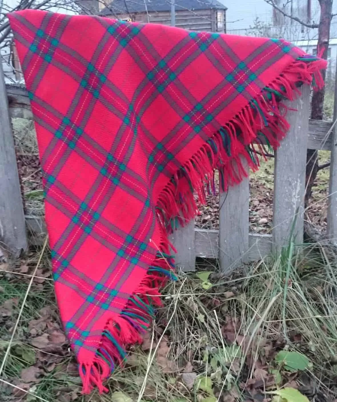 Ulloliidni - large woolen shawl