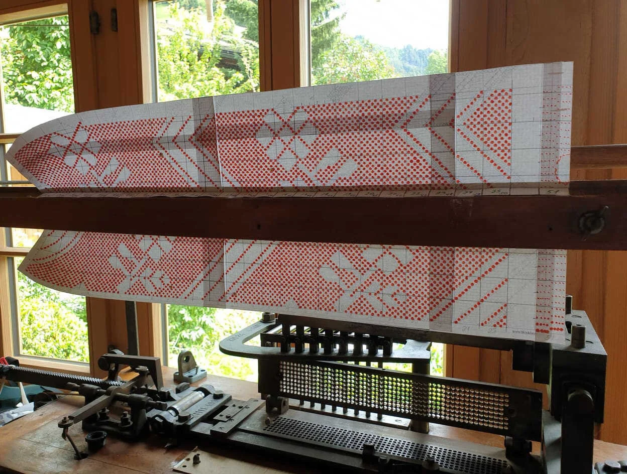  Patrone auf der Lochkartenschlagmaschine 