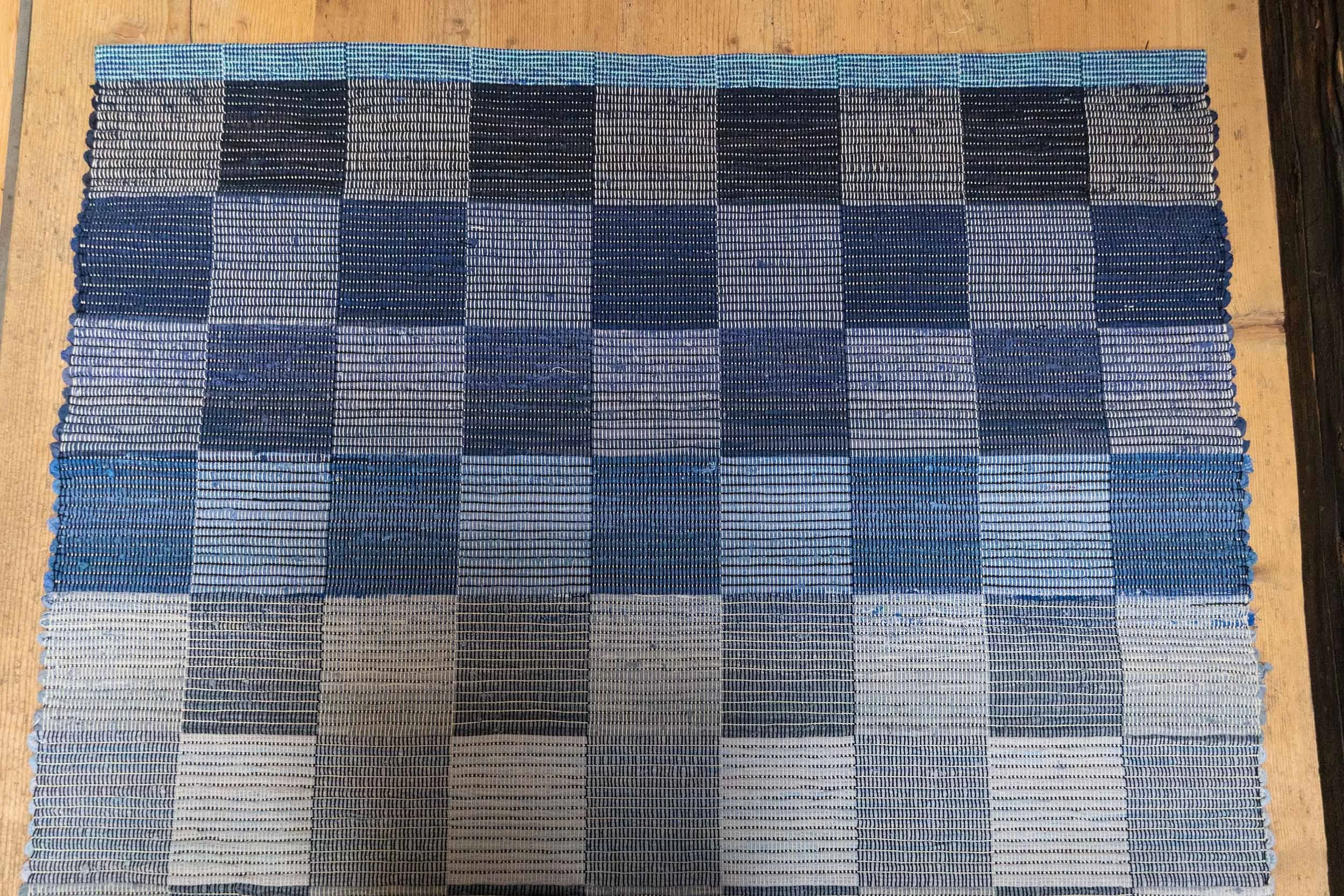 Flickenteppich Blau Kante.jpg