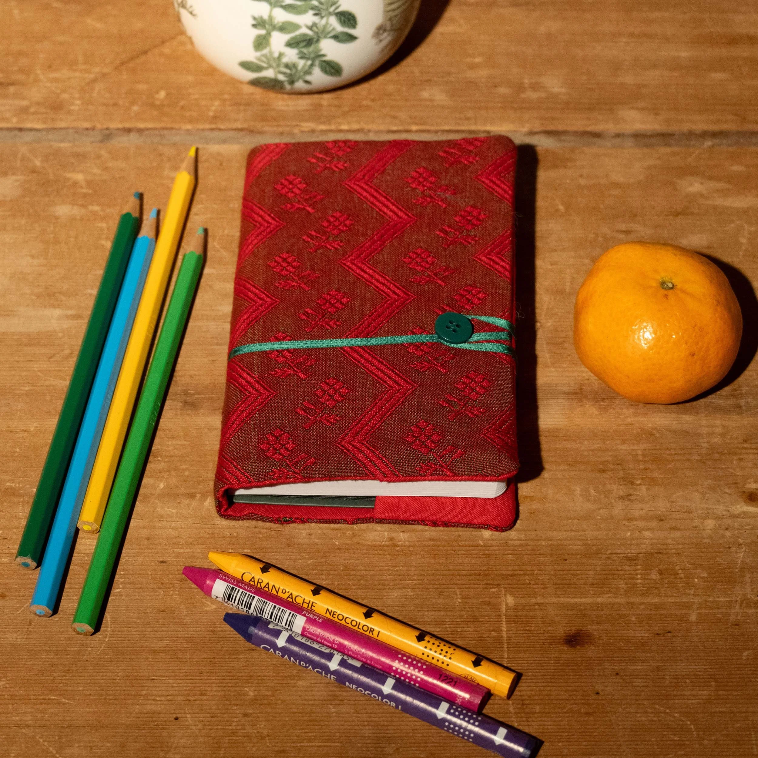 rotes Skizzenbuch.jpg