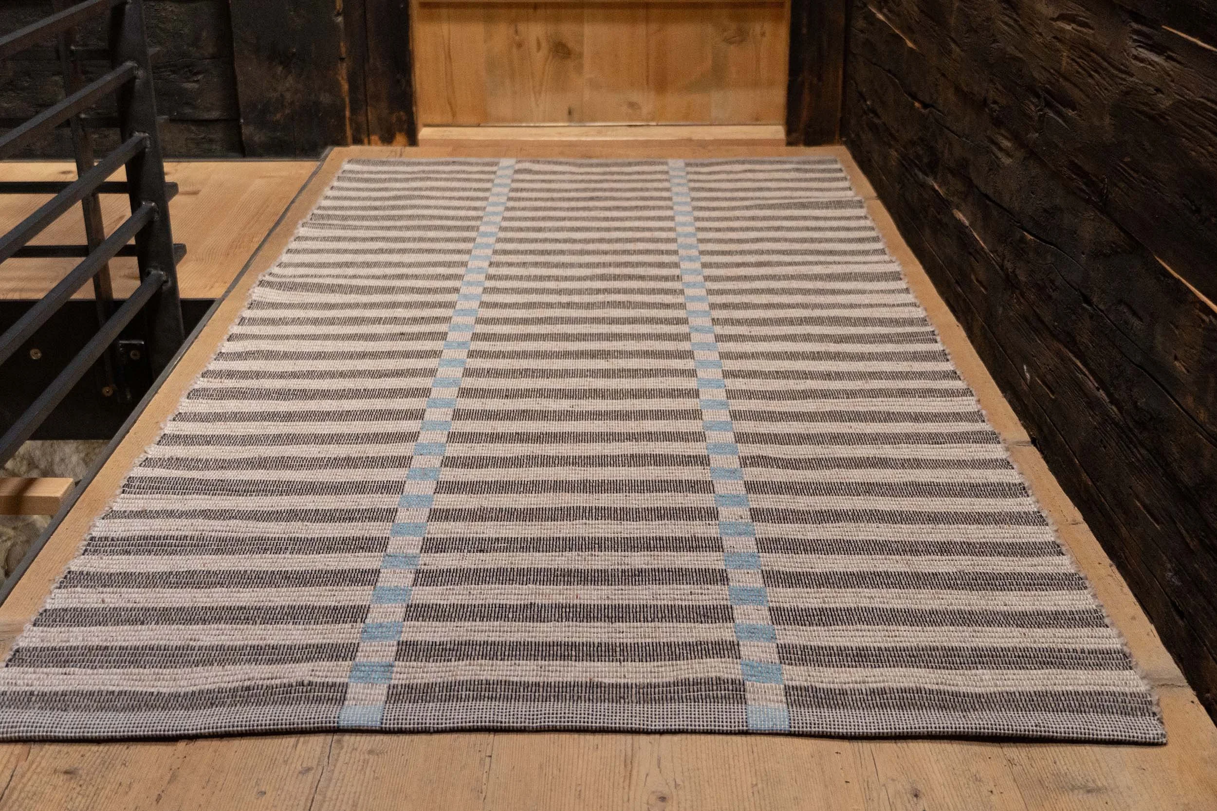 Intervall Teppich mit Türkis.jpg