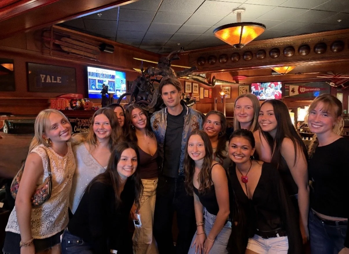 We got a text that Bryce was stoping by!!! So fun having this seasons Love Island winner Bryce grab a burger with us! Hope you enjoyed every bite🔥🏝️🍔 #bestburger #dottydumplingsdowry #loveisland #madisonwi