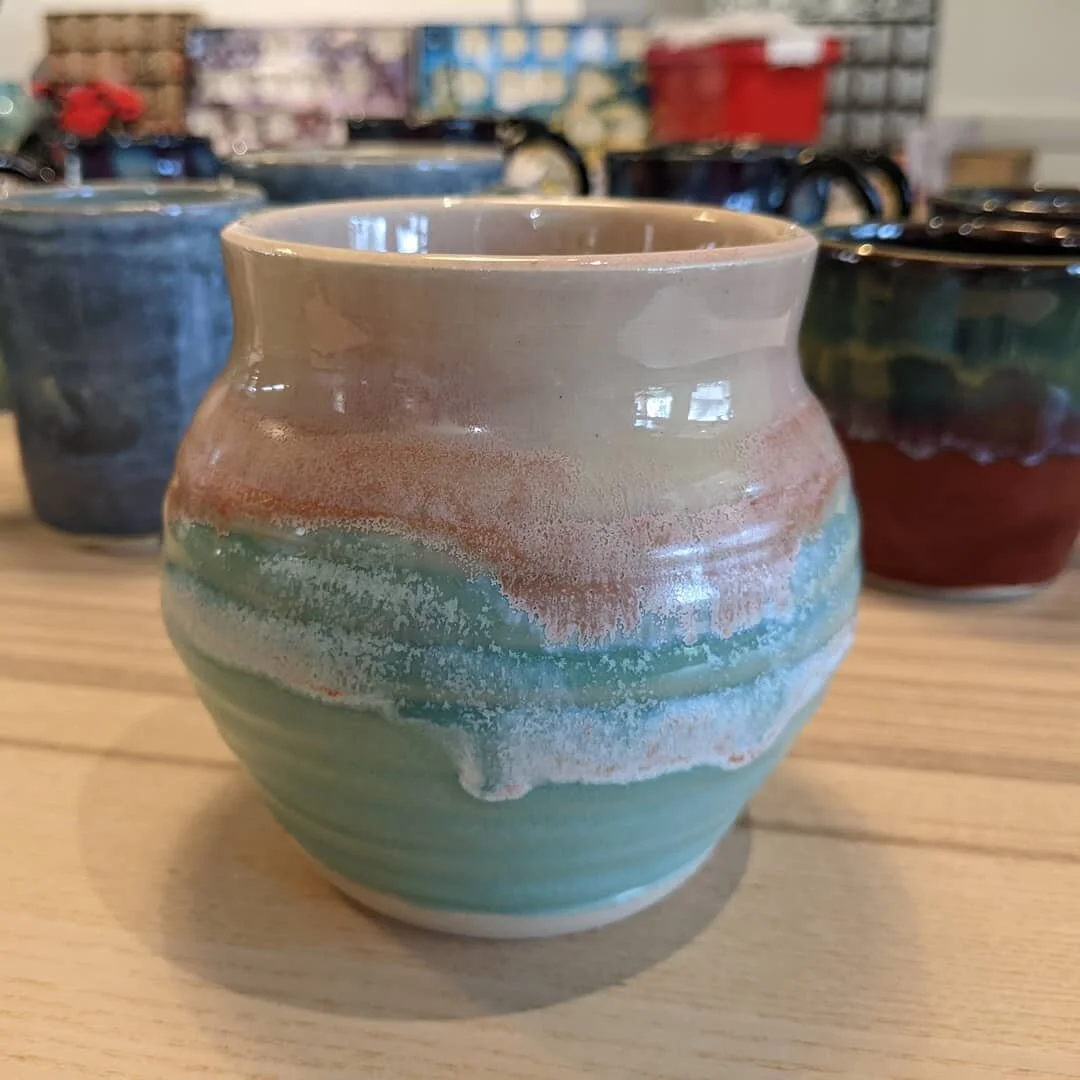 This sweet little gem will go up to 4am coffee roasters after the new year. 

#pottery  #ceramic  #art #wheelthrownpottery  #coyoteglaze  #artistsoninstagram  #art