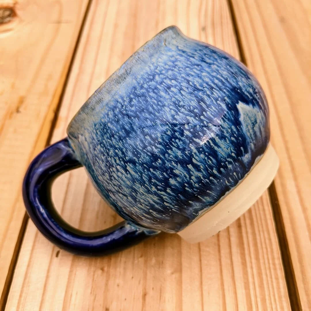 This is a perfect snuggle up mug. 

#pottery #ceramic #artistsoninstagram  #art #amaco #cobalt