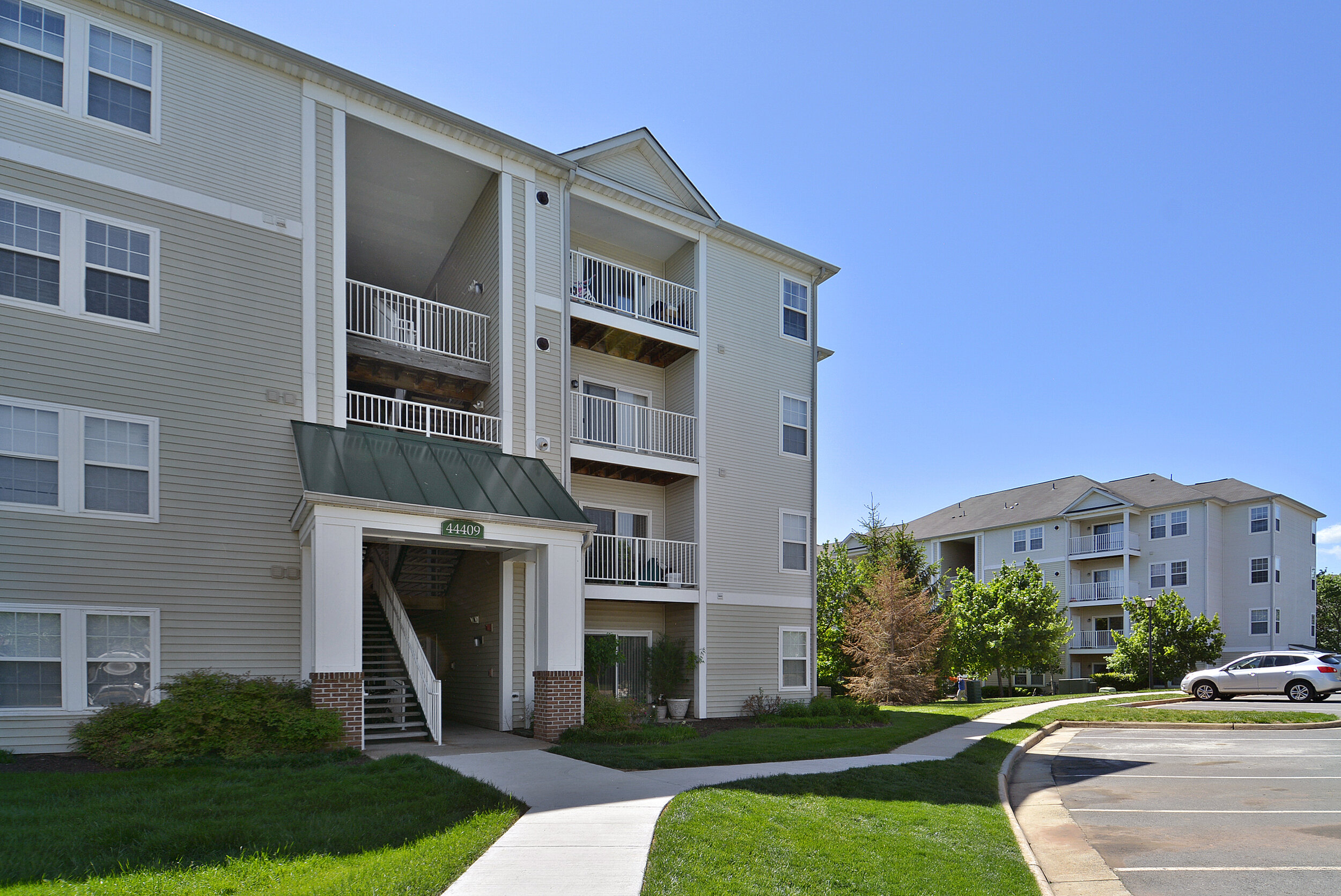  Take advantage of our spacious 2- and 3-bedroom floor plans at Ashburn Meadows Apartments. 