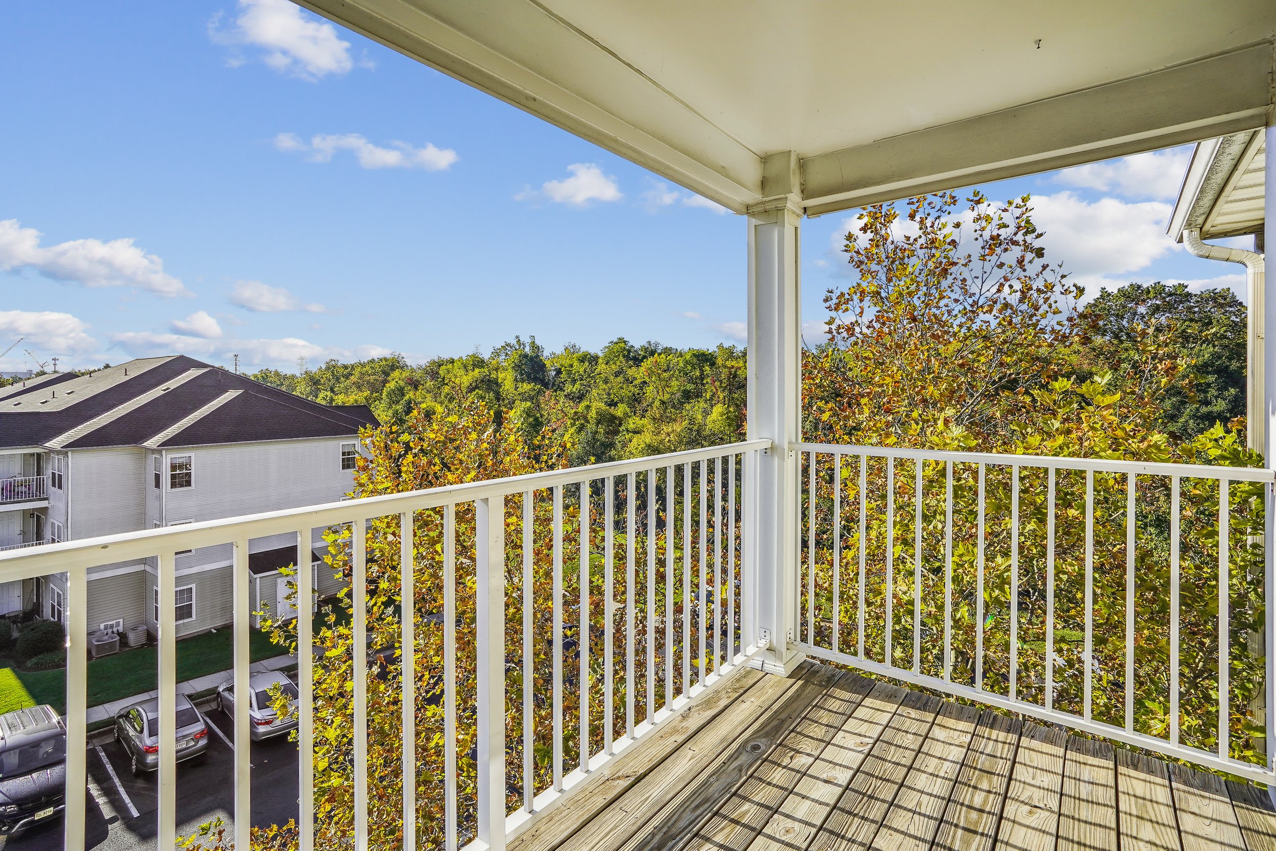  Expansive views from our apartment homes in Loudoun County. 