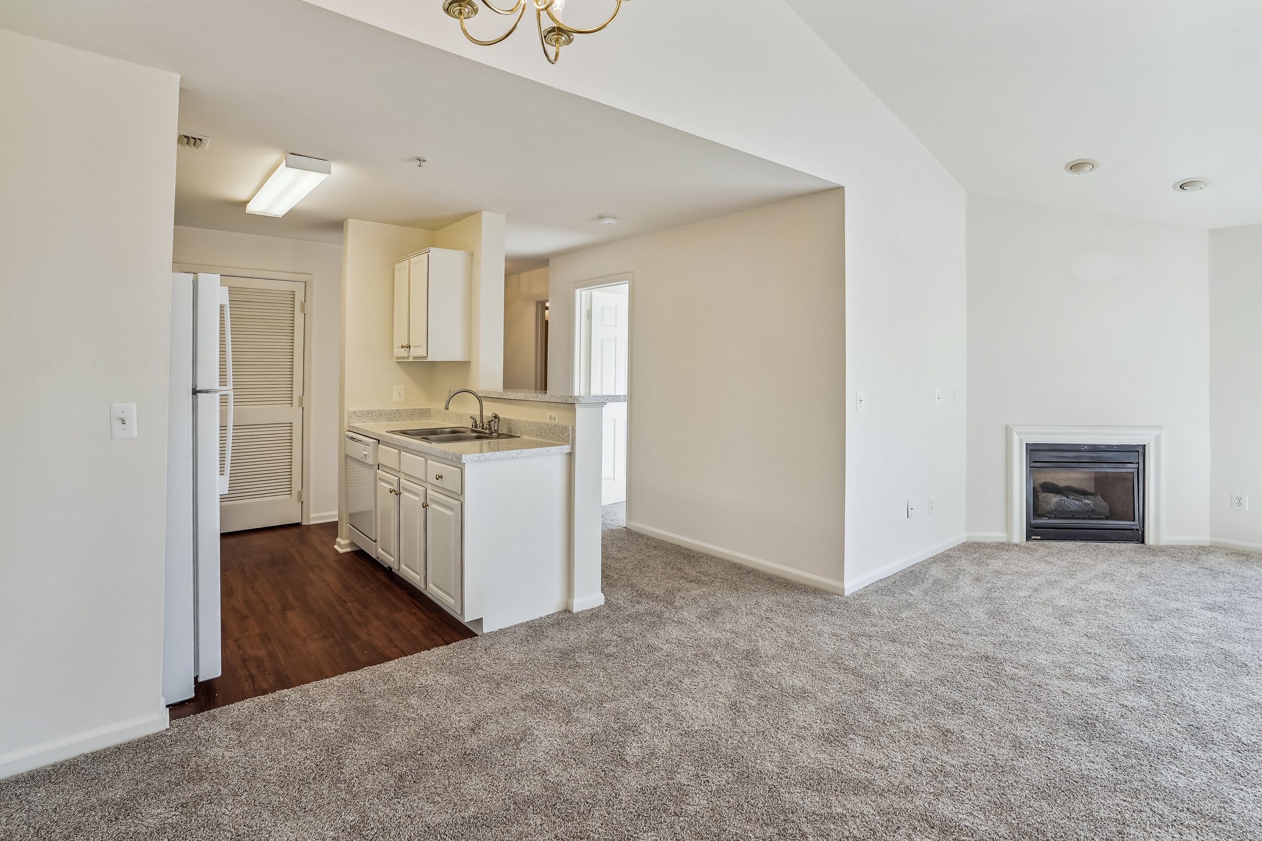  Take advantage of our open-concept living areas at Ashburn Meadows. 