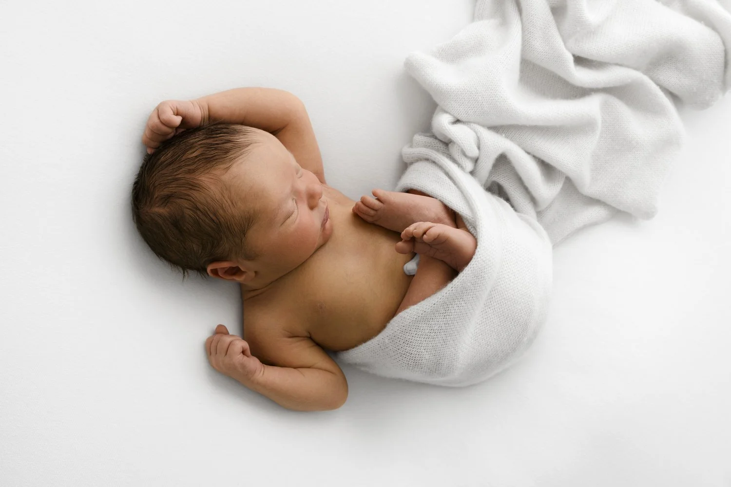 Natural newborn photography of sleeping baby at Mabel & Møøse Monifieth Dundee