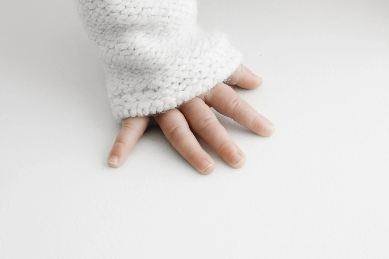 baby hand at natural photoshoot in dundee