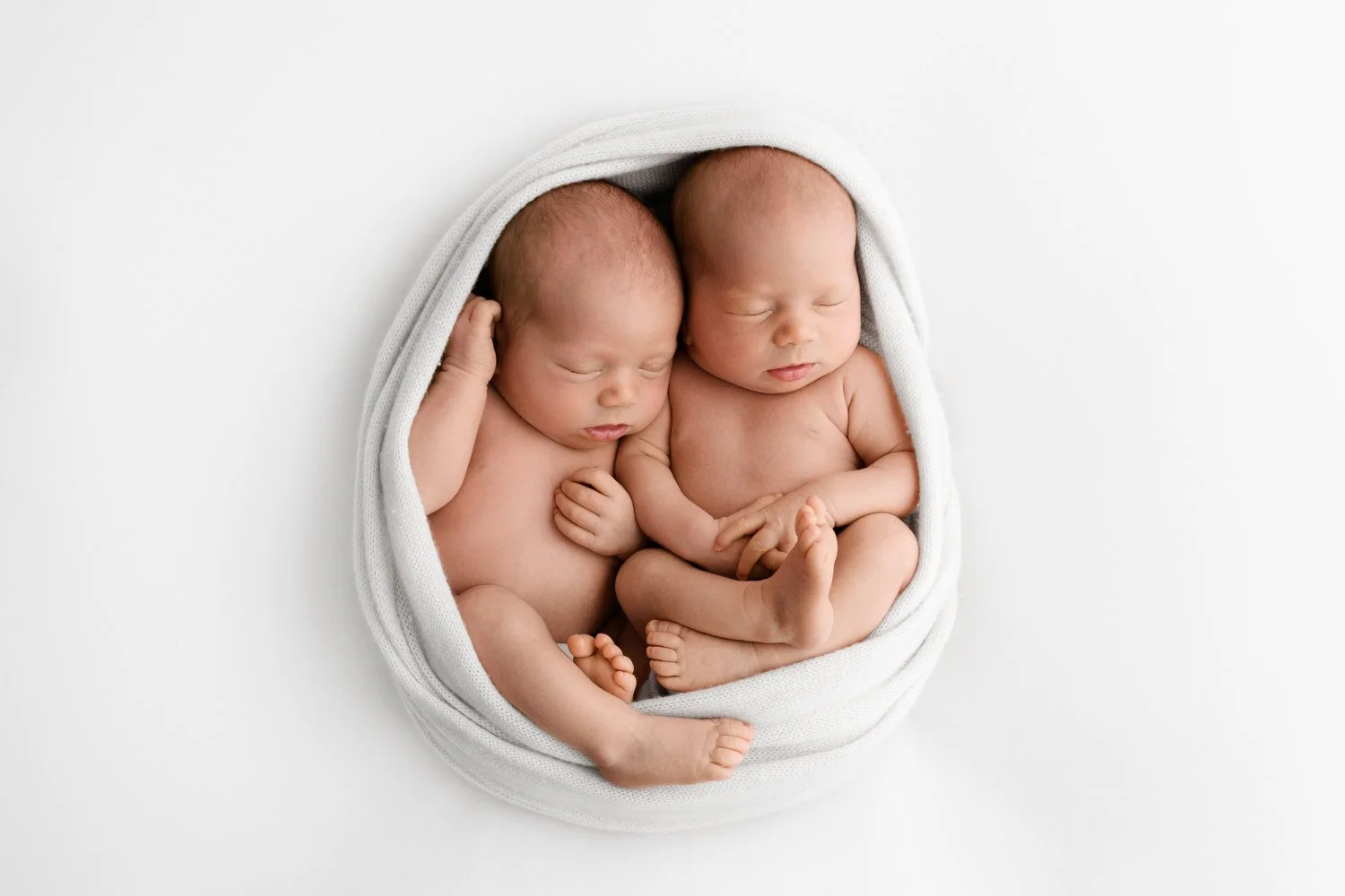 Oh, How Do You Tell Them Apart? Photographing Newborn Twins