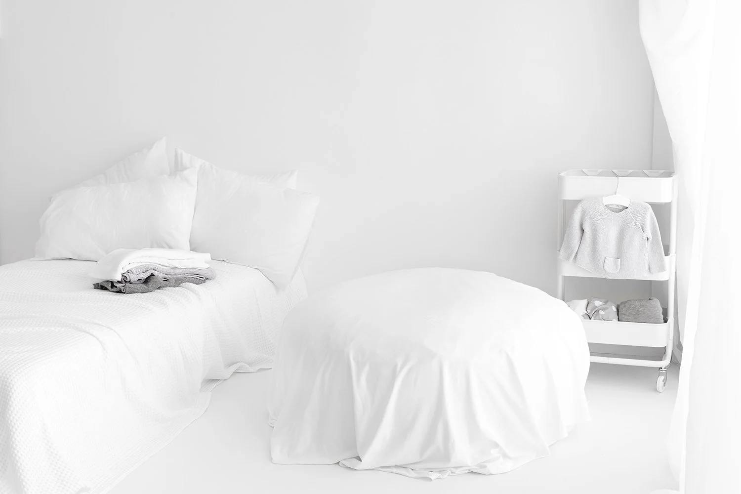 White minimalist photography studio at Mabel & Møøse in Monifieth near Dundee