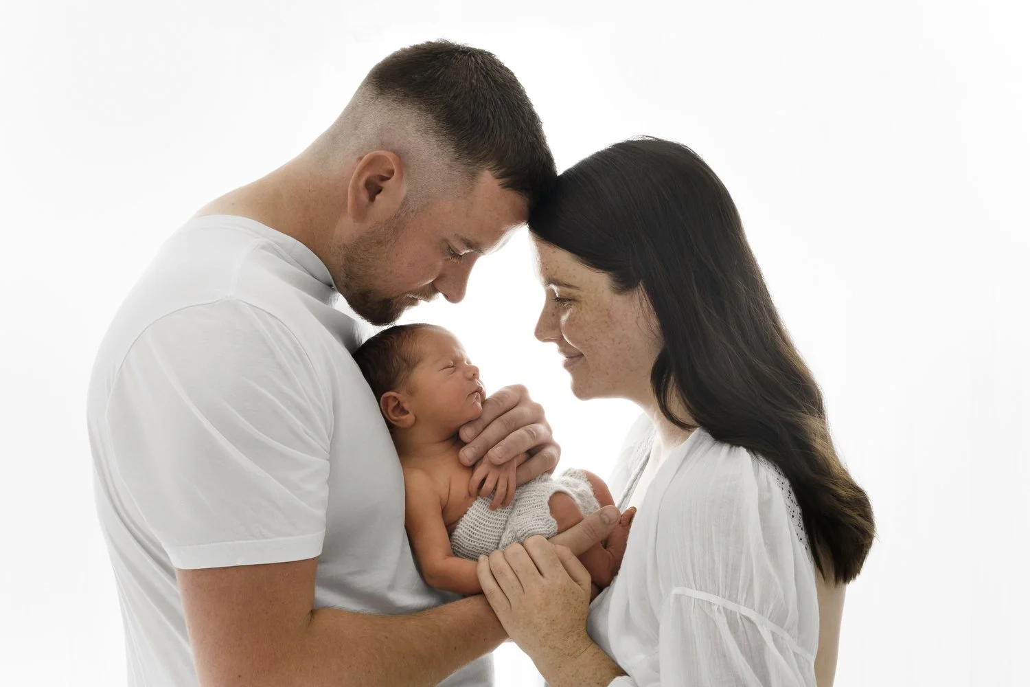 Newborn baby with mum and dad at Mabel & Møøse photography studio Dundee