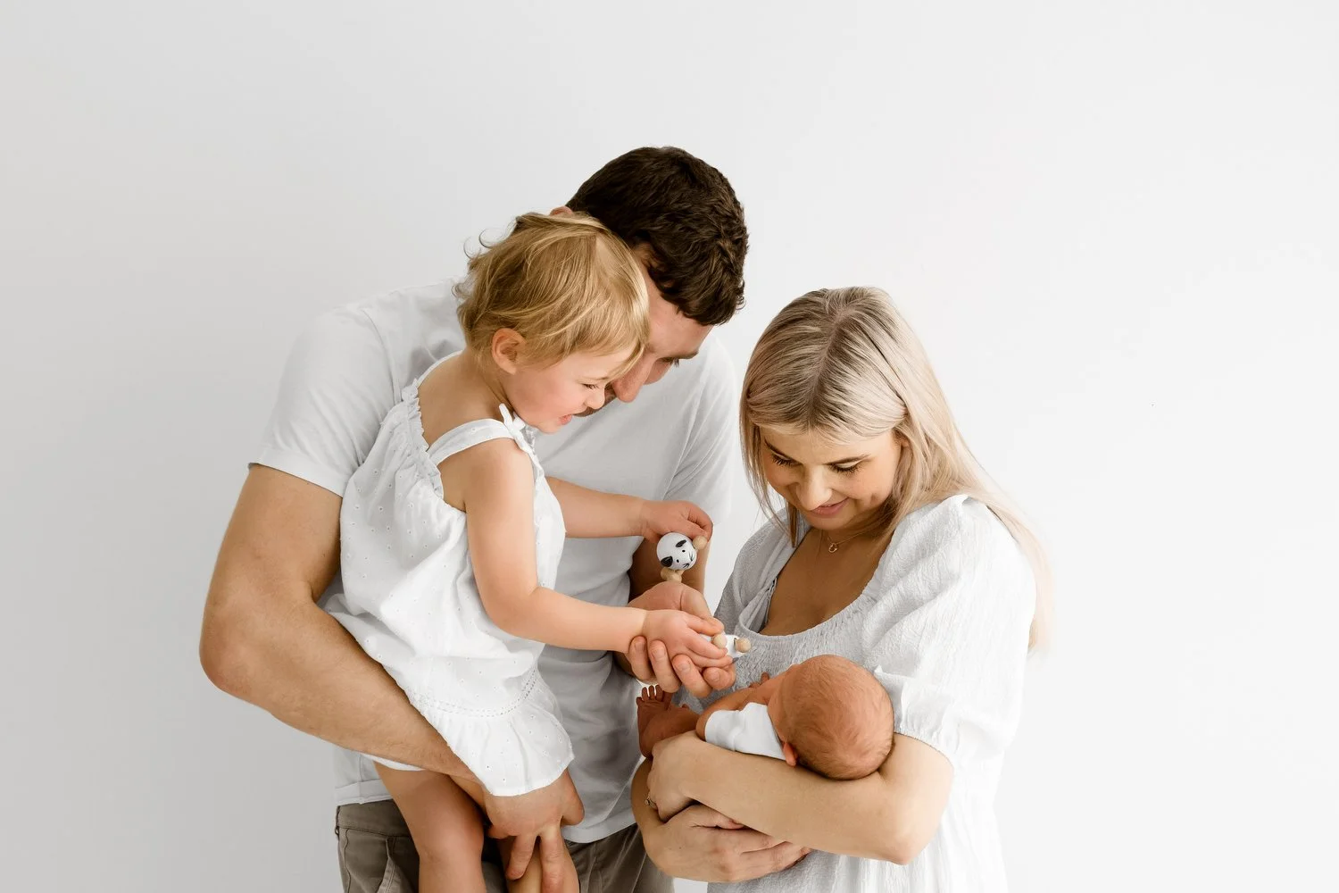 Mum dad newborn baby and sibling together at Mabel and Møøse newborn photography studio Dundee
