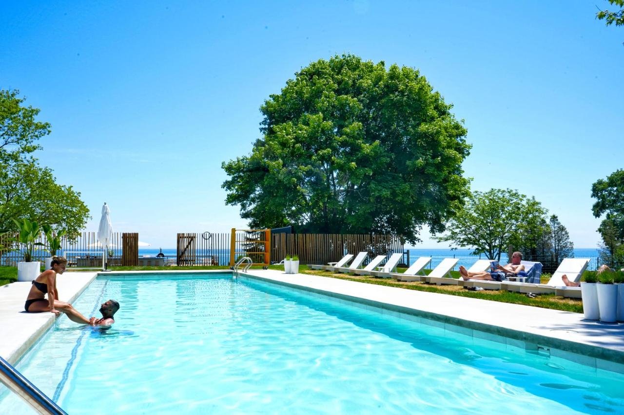 lakeside pool2.jpeg