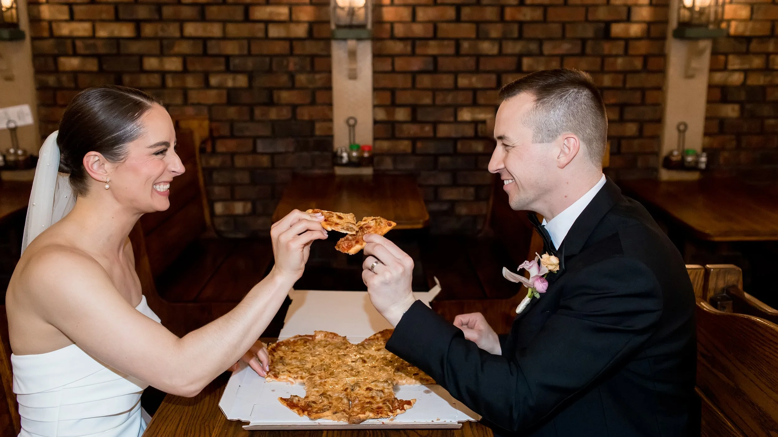 Lexi &amp; Jonathon’s Unforgettable Rolling Green Country Club Wedding
