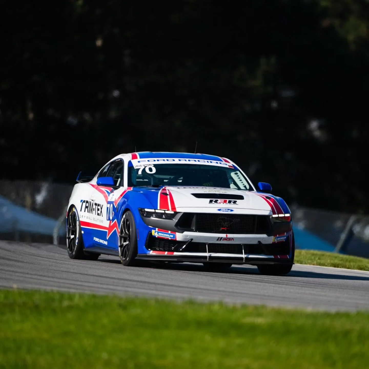P4 for @sevenojoe today at Mid-Ohio. He ran a clean race and was battling for the podium when a spin set him back. He battled on and came across the line in 4th in Dark Horse Legends. 

Congrats on a great weekend Joe! See you at COTA for the season 