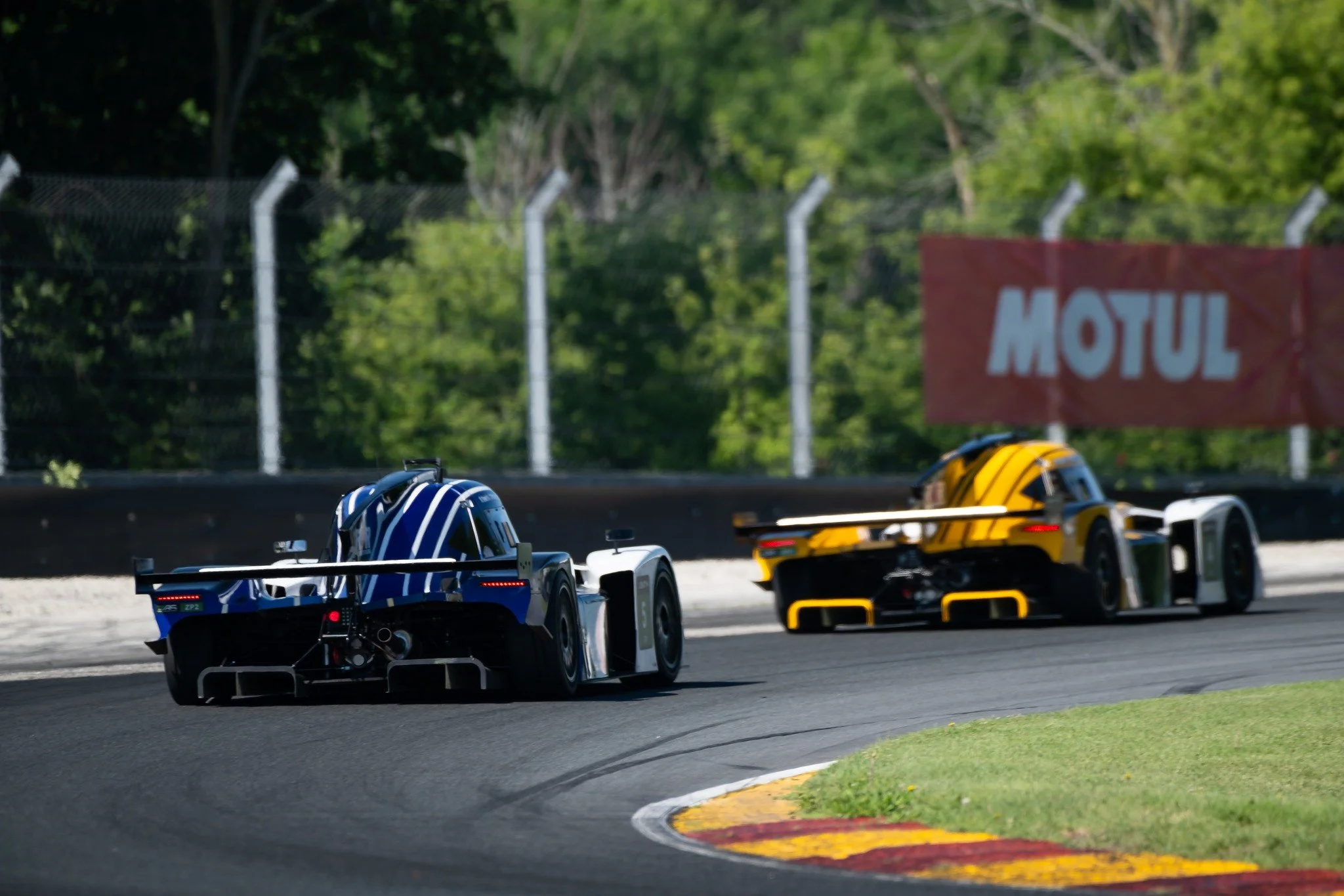 This pic just feels like a Friday. Like the real fun stuff is right around the corner and your buddy is leading the way.

One more week until we play chase again.

@zenith_racingseries 
@sebeco_race_cars