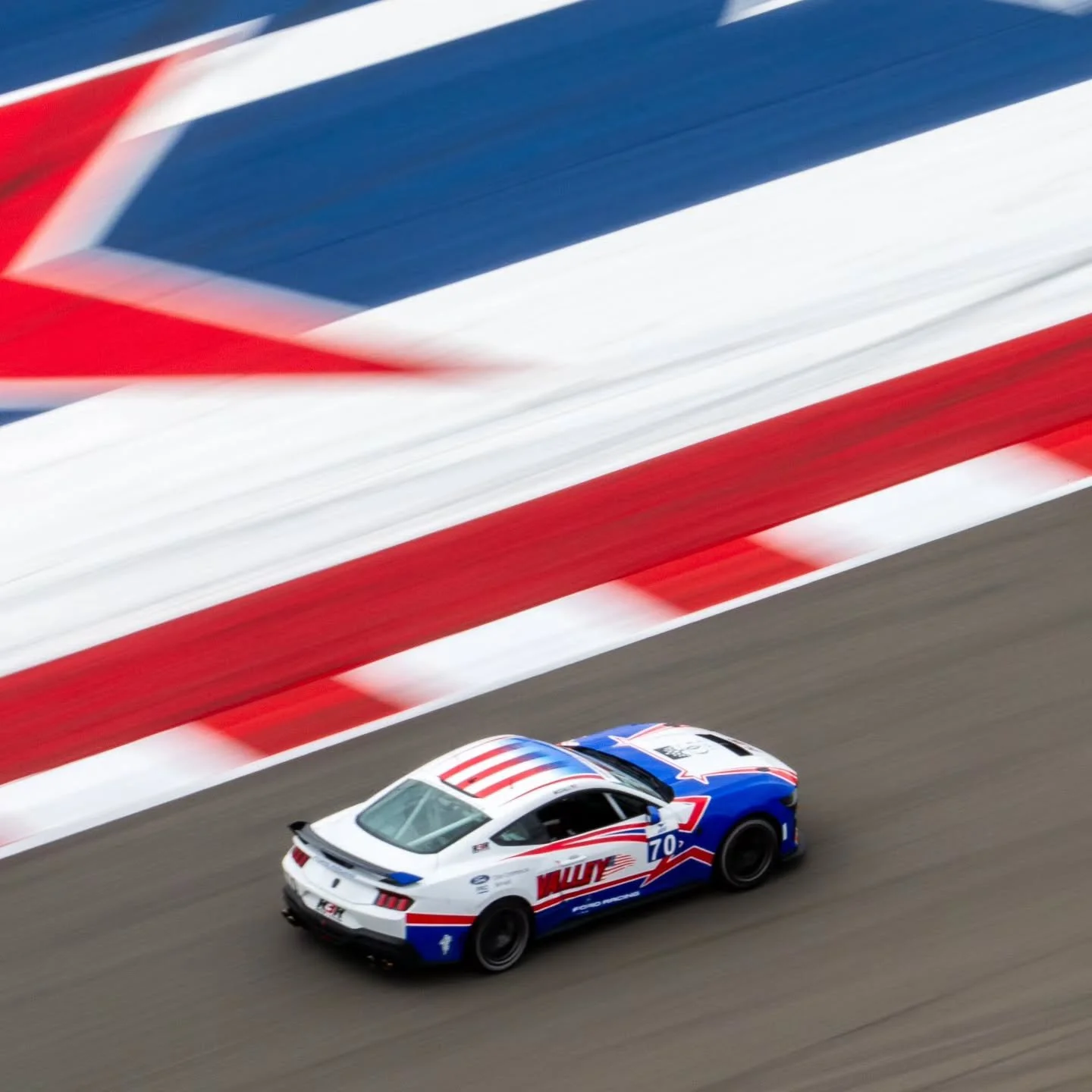 Those @valleyautomotivegroup colors looking really good from the tower view at @cota_official 

@mustangchallengena @fordracing 

📸: @motordeportes
