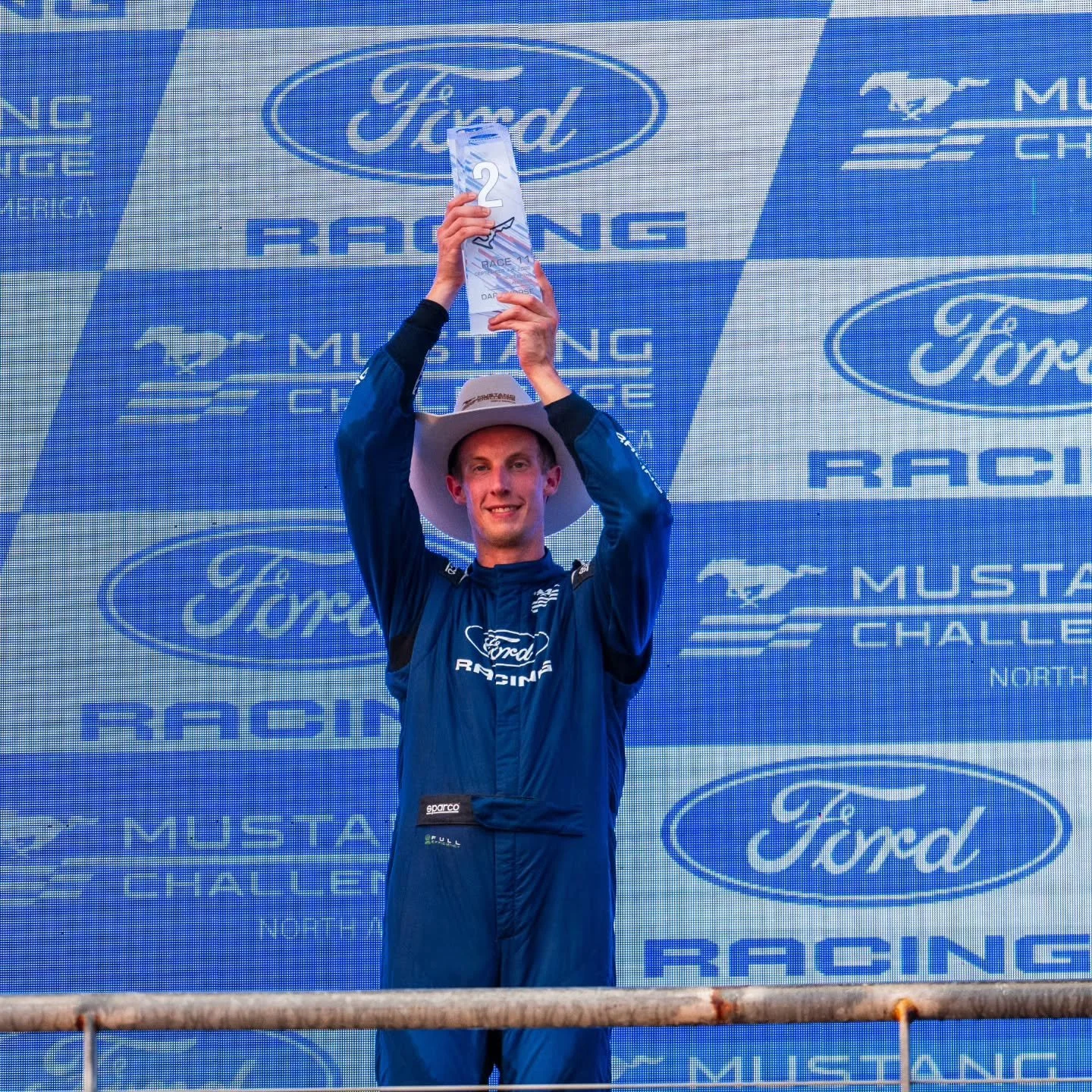 @mustangchallengena from @cota_official is in the books. P2 for @coleloftsgard in Dark Horse and P2 for @bradmccallr3r in Dark Horse Legends. It was a hot one, but the team prevailed. 

We do it again on Sunday at 9:40 CDT.

📸: @motordeportes