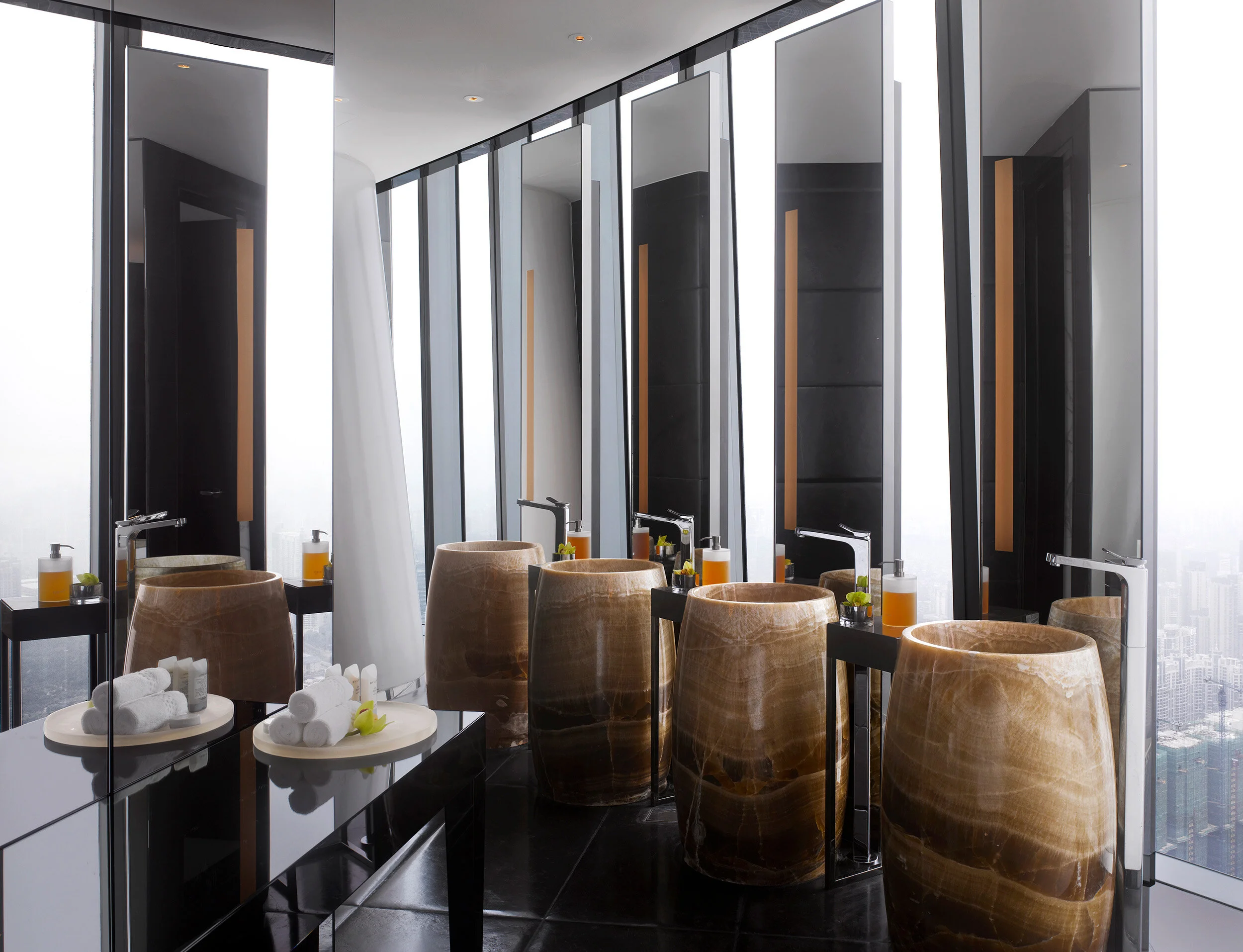 Will-Pryce-Four-Seasons-Guangzhou-_076970_1.jpg