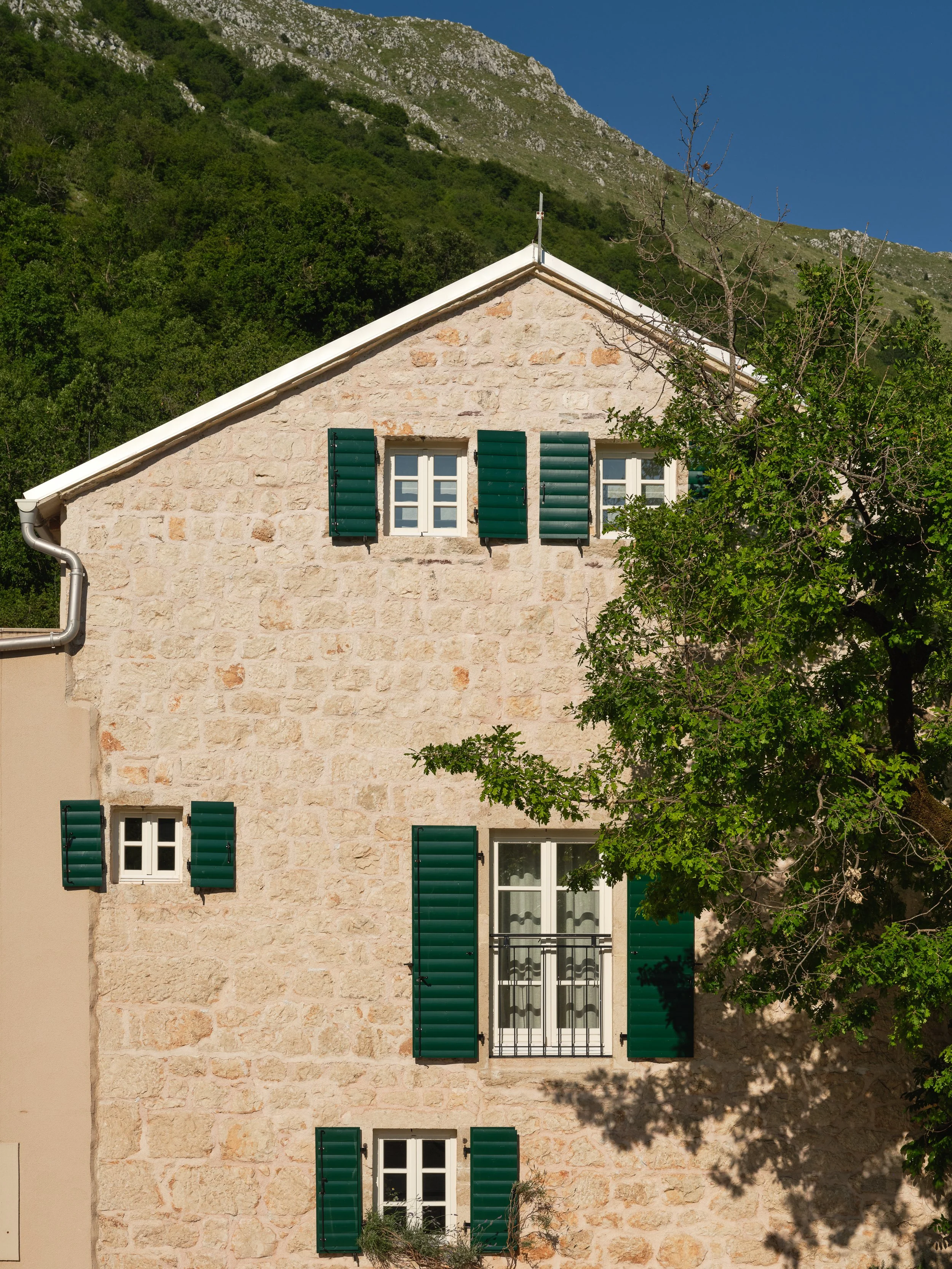 Will-Pryce-Villa-Mona-Lisa-_DSF2008-Montanegro-Luxury-Residence.jpg