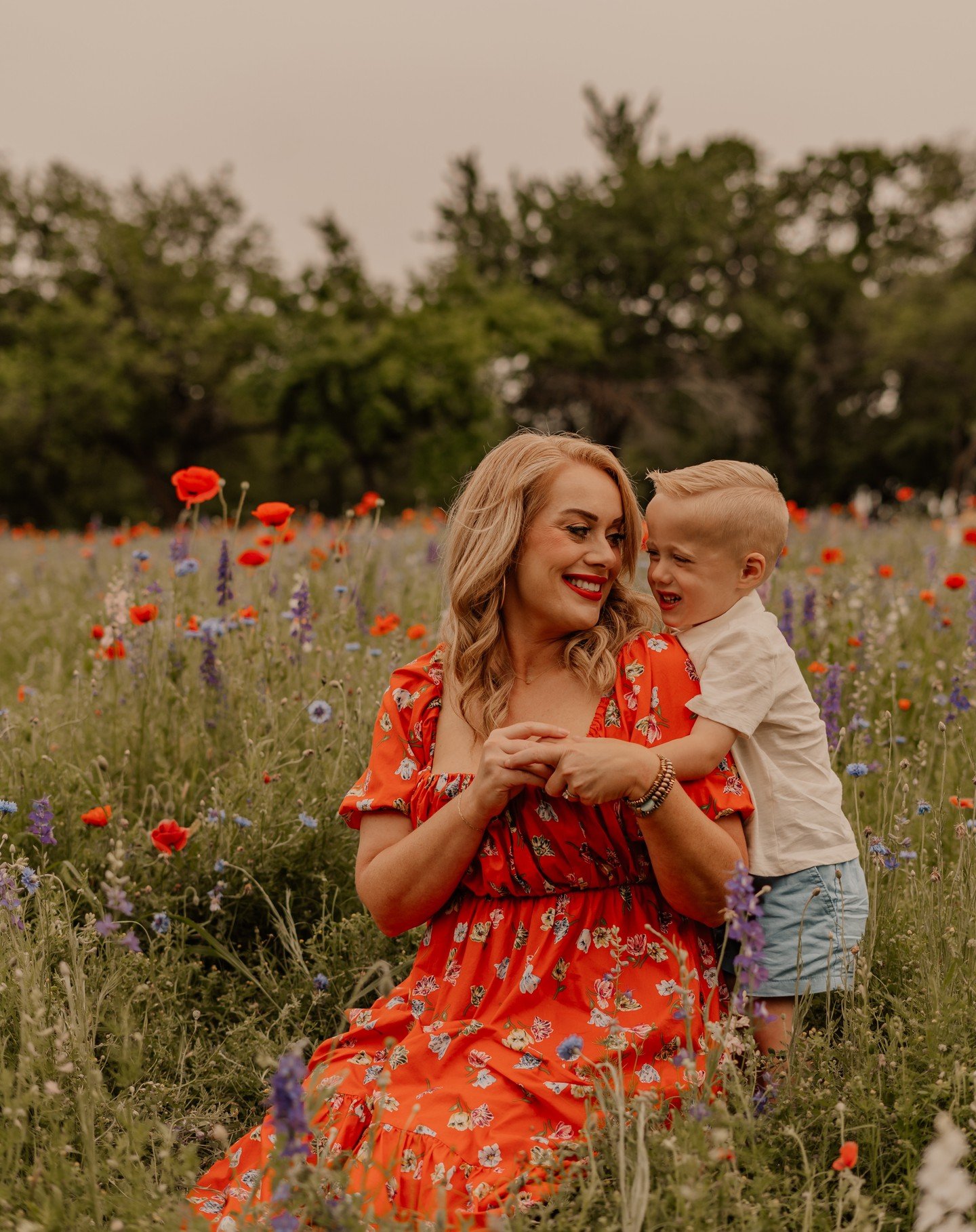 Loved getting to meet some new friends at the Wildflowers this year! Amy and her little man were a dream to photograph in the flowers! ❤️