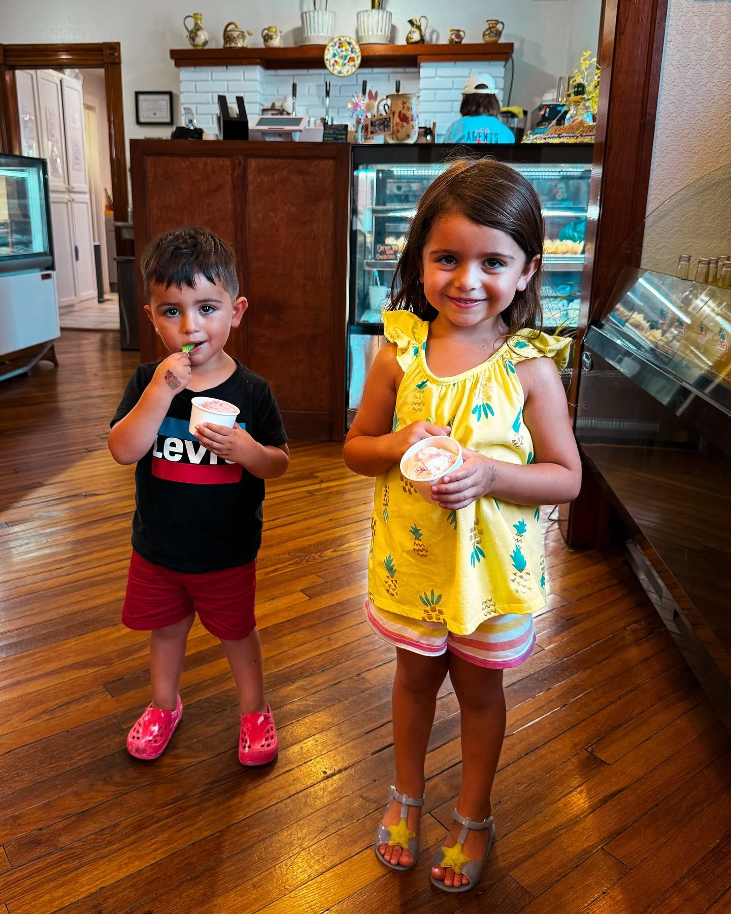 From paletas to pastries, Downtown Springdale is packed with sweet spots worth the sugar rush. 🍦🍰🍩

We&rsquo;re sharing a few of our favorites&mdash;now it&rsquo;s your turn!
Tag your favorite place to grab a sweet treat downtown 👇

#downtownspri