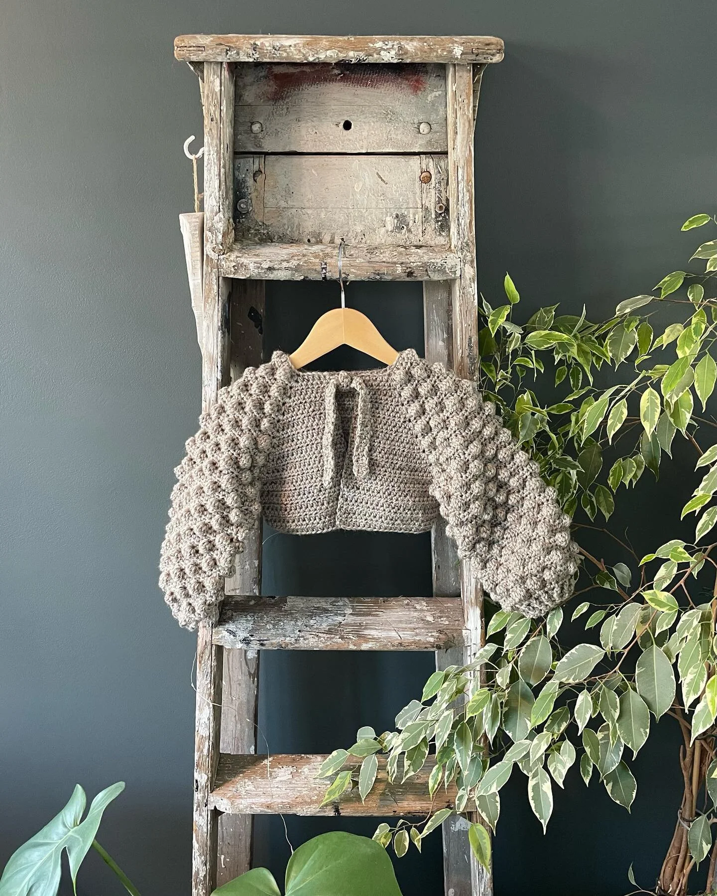 For two days only, the Bobble Stitch Bolero is half price ! In all sizes and in both Rose Gold and Cookie Dough, I am offering this cute and versatile little bolero jacket at half price. This offer is available until the 9am on Wednesday 10th May 202