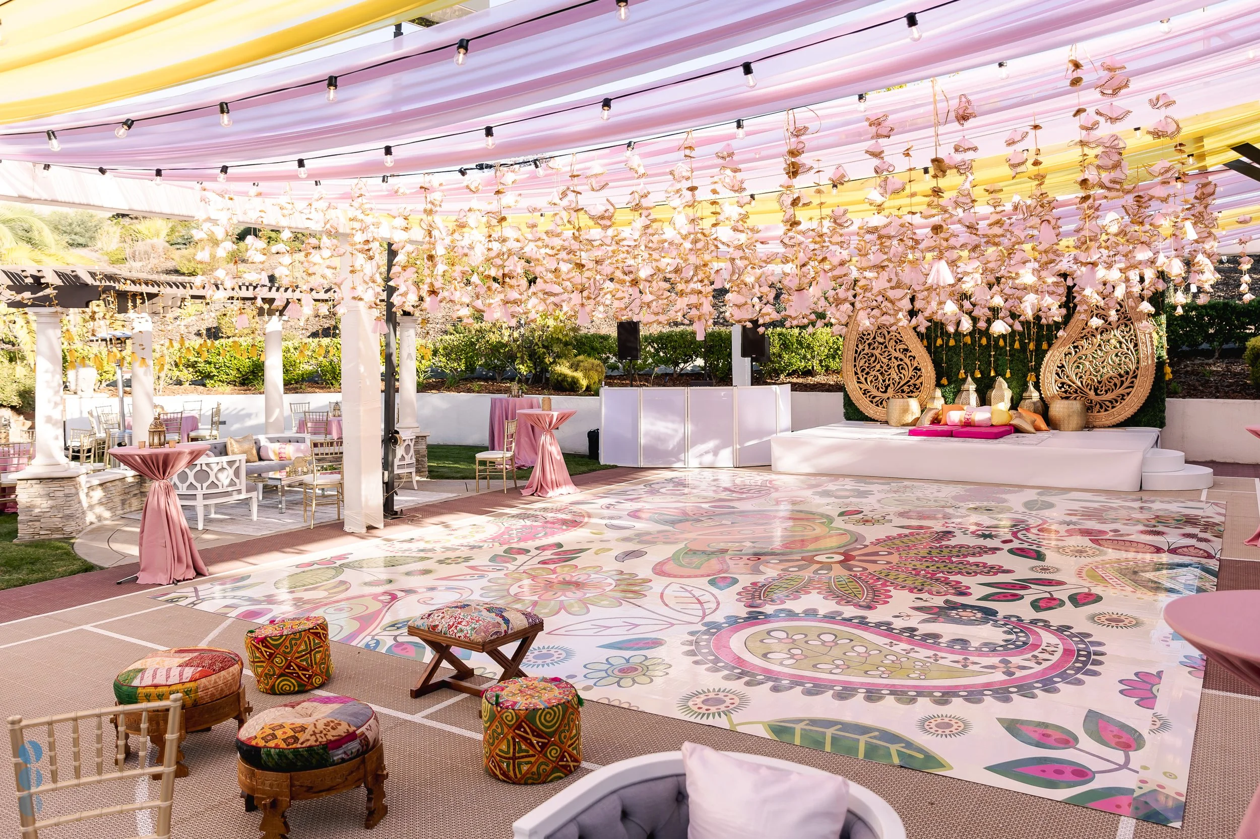 Kurren & Elisha; Aperina Studios