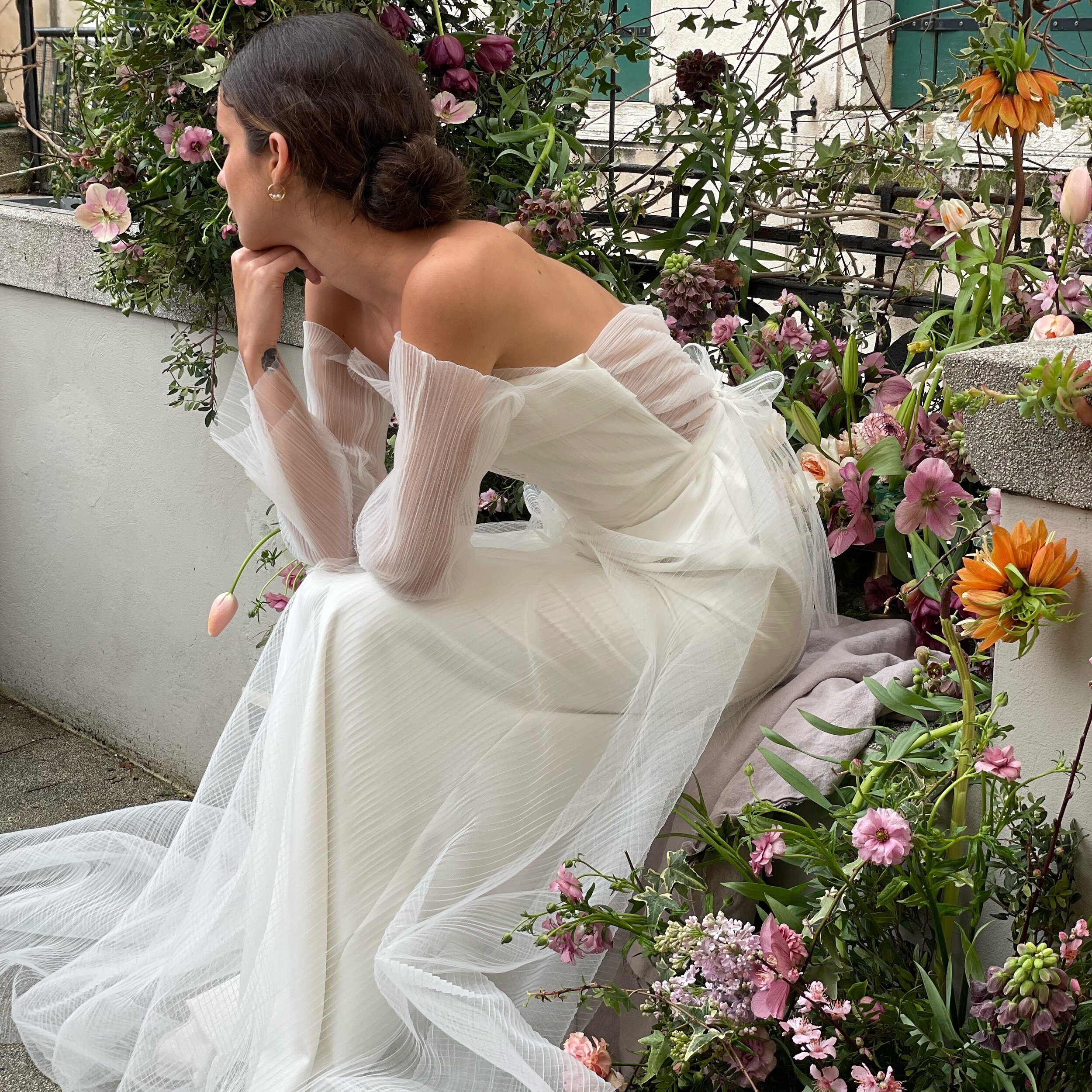 Longing for love in Venice ✨ With @taylorandporter @hnstly.co @thefallbride @fieldandfernflorals @newhite_bridal @castingfirenze @t3cl4