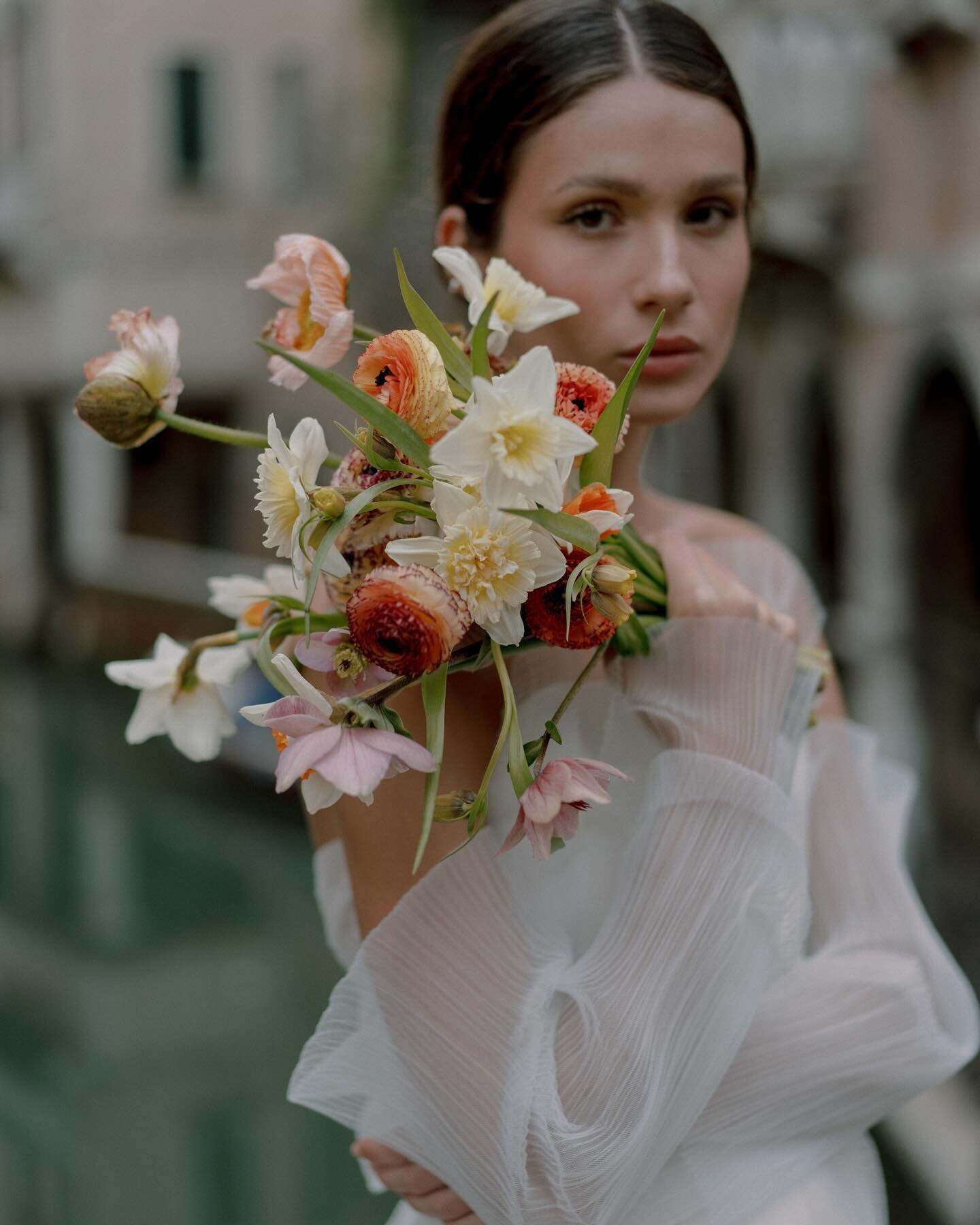 You can&rsquo;t match the seduction of Venice✨ From the recent Moss Floral Floral Workshop in Italy; with @taylorandporter @hnstly.co @fieldandfernflorals @thefallbride @newhite_bridal @andforlove @castingfirenze @isomodelmanagement @t3cl4 @irenerizz