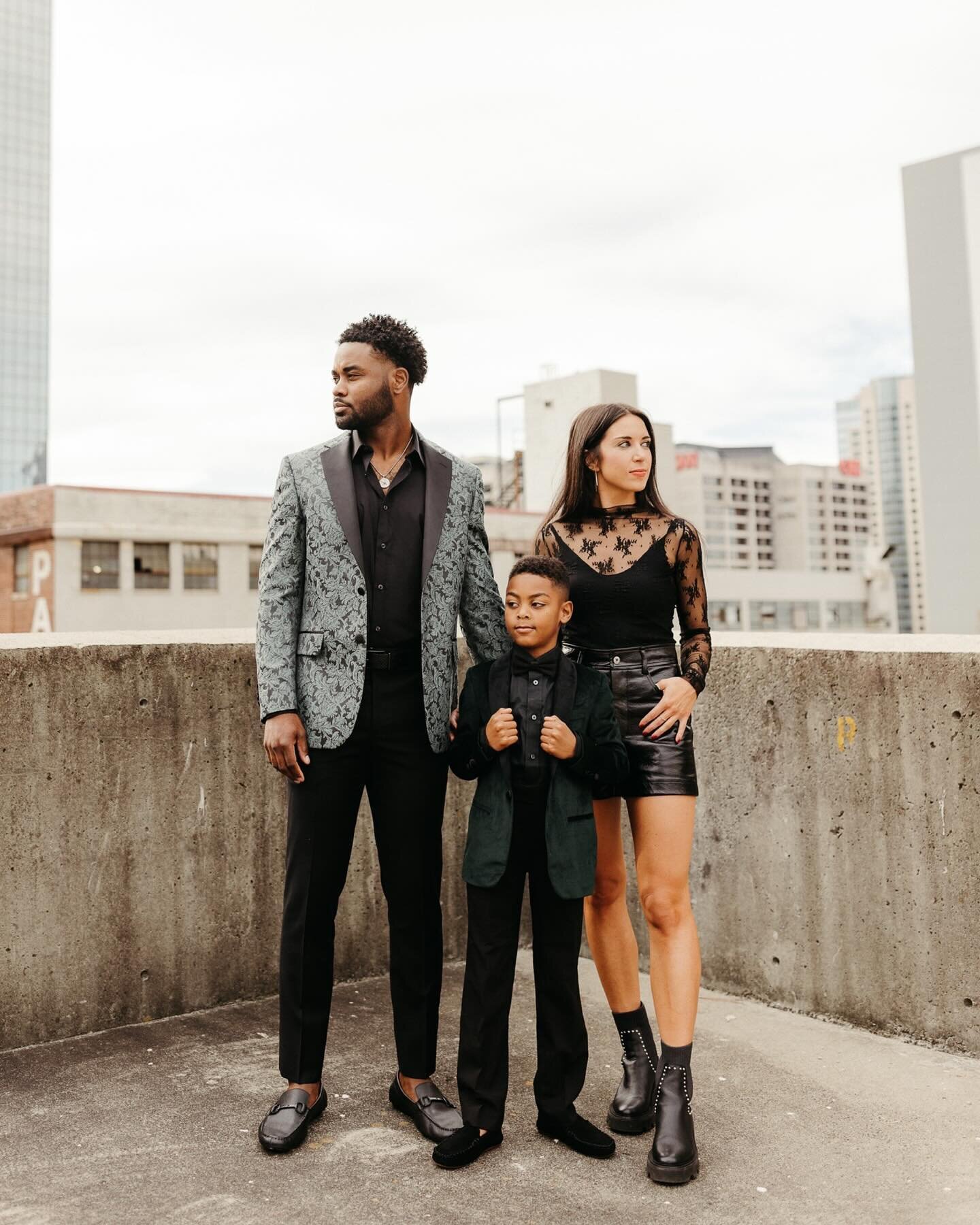 Remembered how to post on IG today 😂 Always obsessed with this family&rsquo;s pics.

&bull;

#portraitphotography #atlantaphotographer #naturallightphotographer #portraits #familyportraitinspo #atlantaportraits #downtownatlantaportrait #parkingdecki
