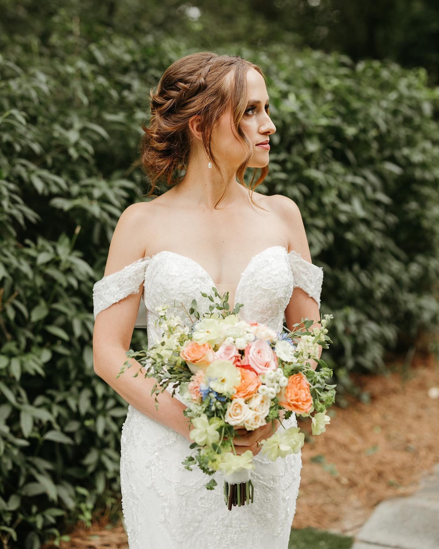 The most beautiful summer wedding!! 🌸 

#weddinggoals #weddingdayinspo #atlantaphotographer #atlantaweddings #portraitphotogapher #weddingphotography #fouroaksmanor