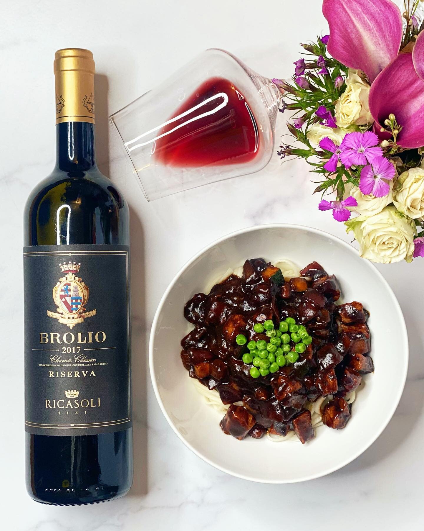 Happy Friday, everyone. Today happens to be #NationalChiantiDay. 🎉🍷🎉
&nbsp;
In celebration of this #wineholiday, I&rsquo;m having a bowl of #jajangmyeon and a glass of ricasoli1141 Brolio Chianti Classico Riserva 2017 😉
&nbsp;
Ricasoli, traced ba