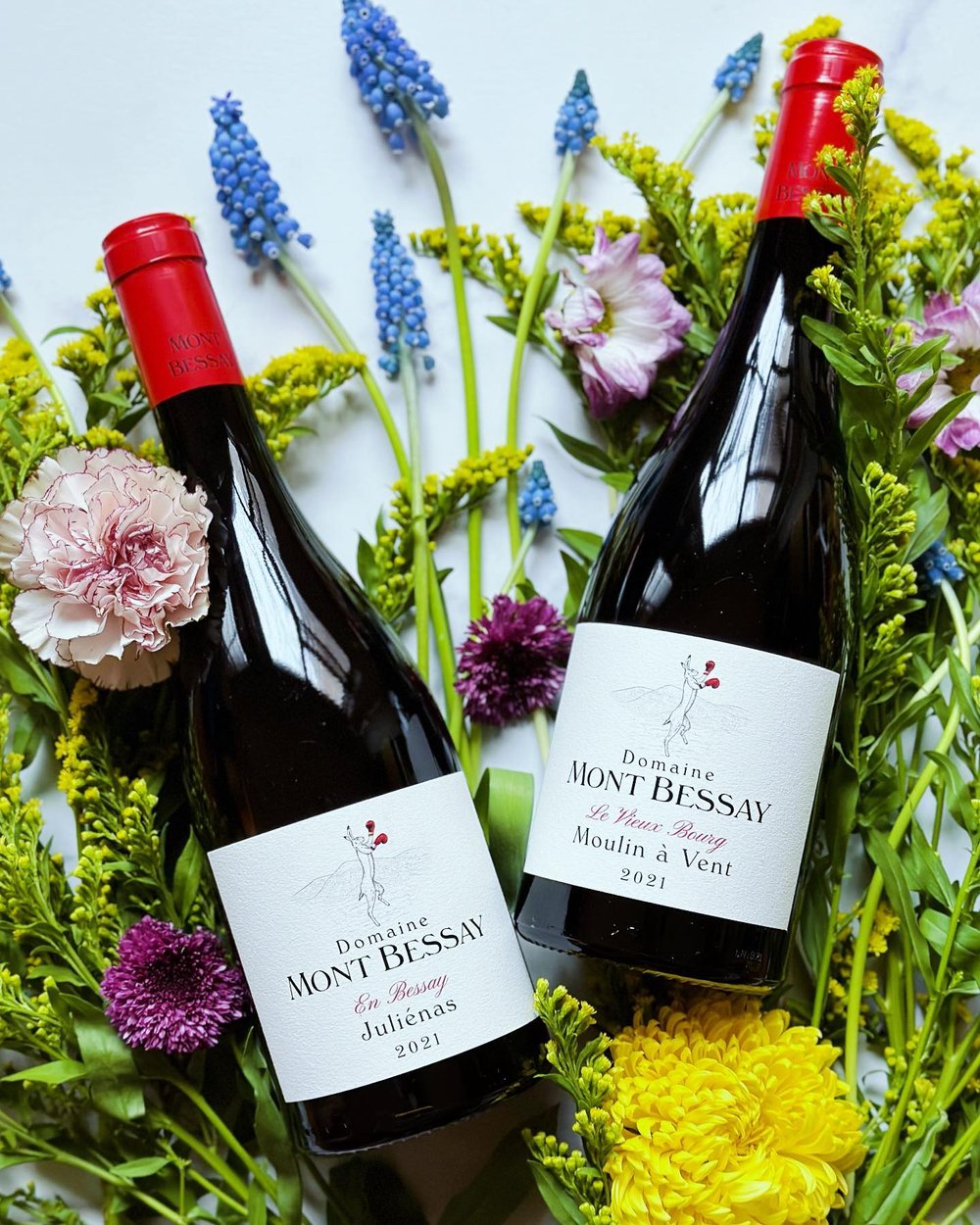 🌸🍷 Blossoms and Beaujolais &ndash; Discover the Charms of Gamay 🍷🌸
​
Happy Friday, my Instagram fam!
How are you enjoying Spring so far? As the days get longer, summer is right around the corner. Now is the perfect time to enjoy some delicious Be