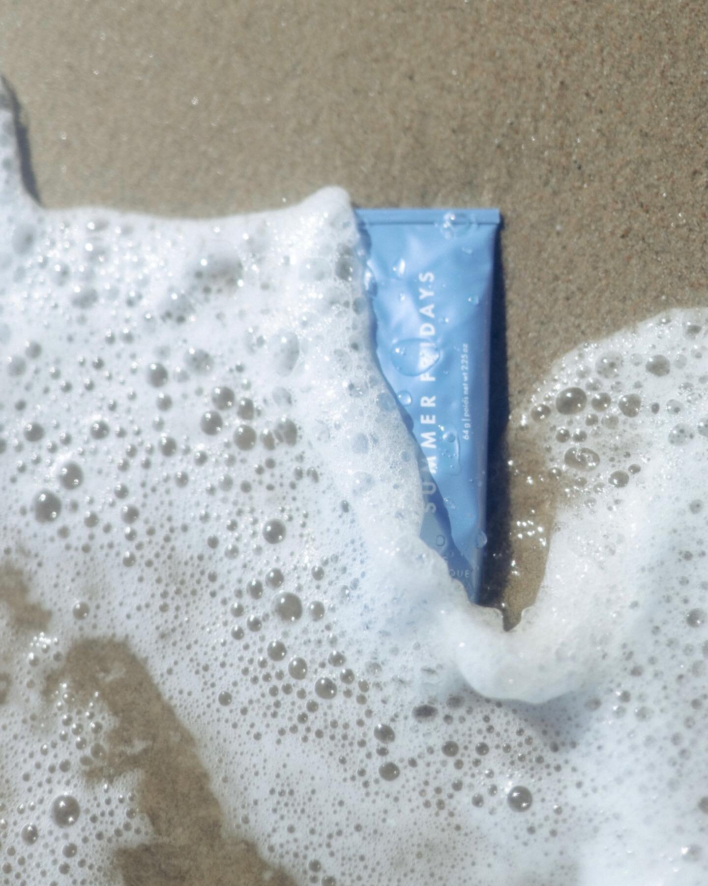 leaving skin looking renewed, radiant and ready for anything 🛁

@summerfridays is effortless beauty for modern lives. Wherever you are, however busy your life, Summer Fridays creates a moment for you to dream and be transported to a feeling of caref