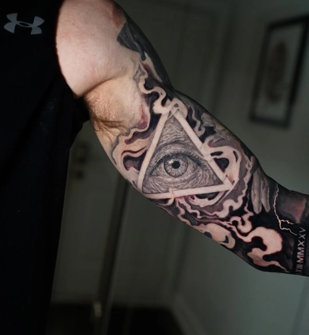 all seeing eye done and some smoke filler 👁️ by @kevinavila_tattoos 

#blackandgray #biceptattoo #eyetattoo #allseeingeye #fillerwork