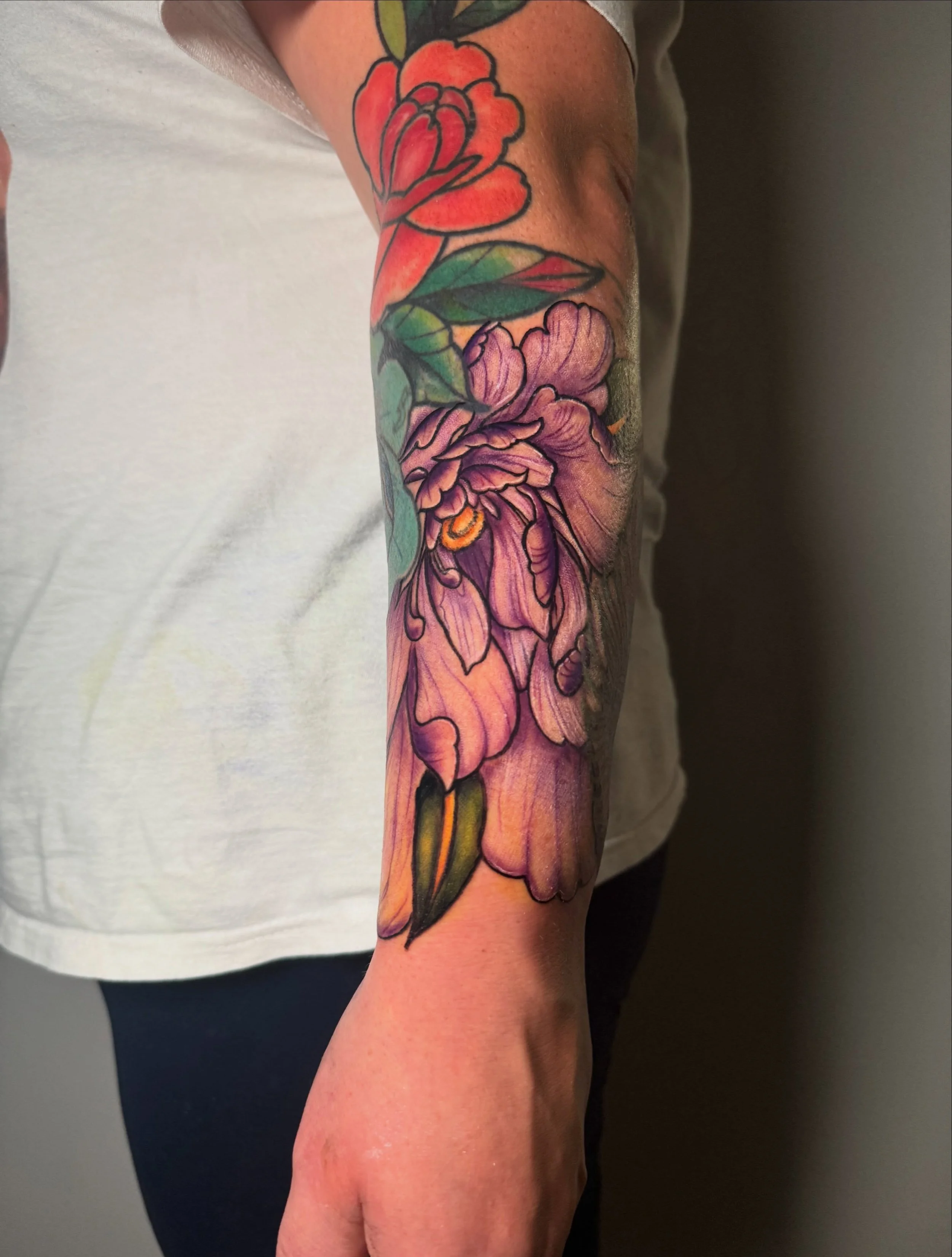 🪻Purple peony done by @avila_roman 

looking to get some color floral done ? Book your next session ! 

#peonyflower #peonytattoo #colortattoo #colortattooartist #floraltattoo
