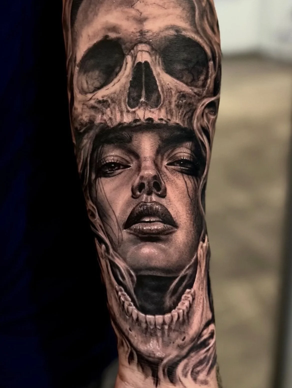 a woman portrait within a skull 💀

piece done by @fer703 

#skulltattoo #portrait #blackandgrey #realism #blackandgreytattoo